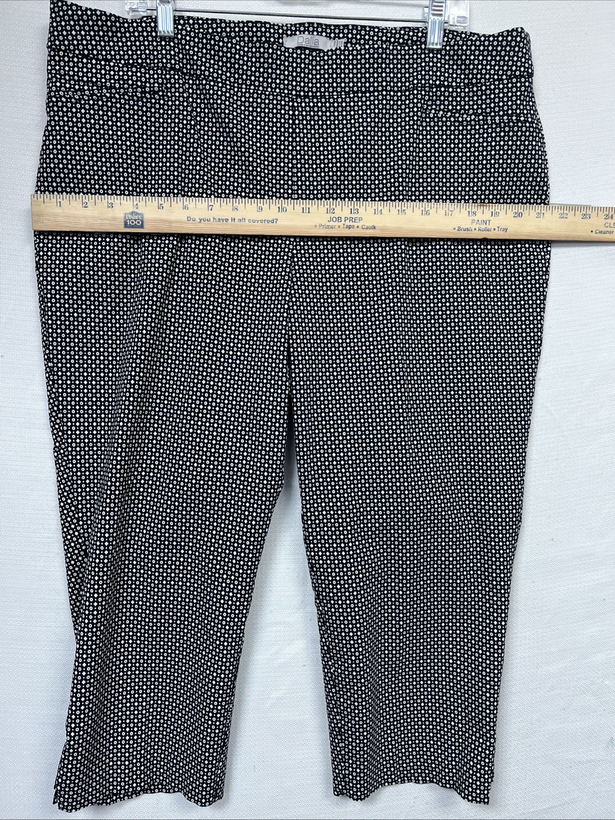 Dalia Size 20W Black Capris