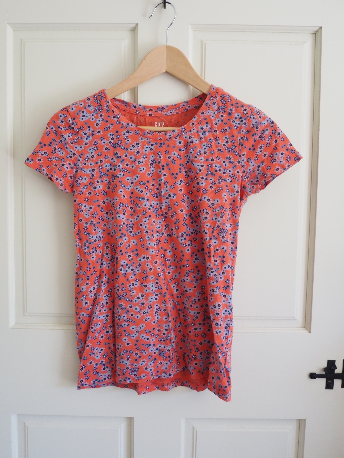 Gap Size XS Orange Blue Flowers Cotton Short Sleeve T Shirt