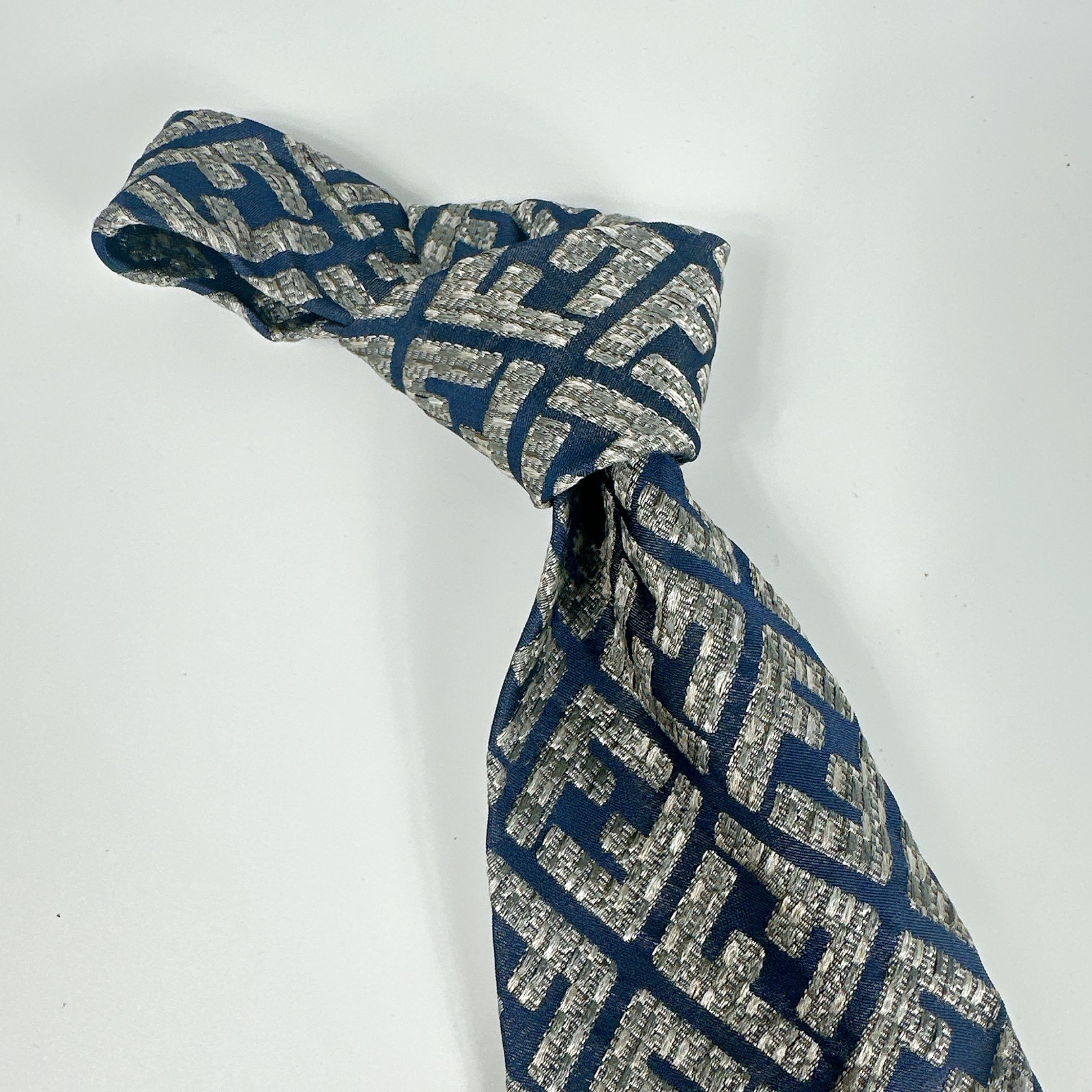 FENDI Zucca FF Monogram Silk Tie Navy Blue Silver Jacquard Made in Italy japan