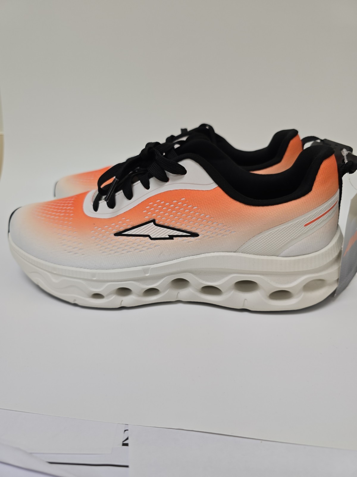 Avia MAV Jumbo Lite Runner Men’s 9 Orange White Sneakers NWT