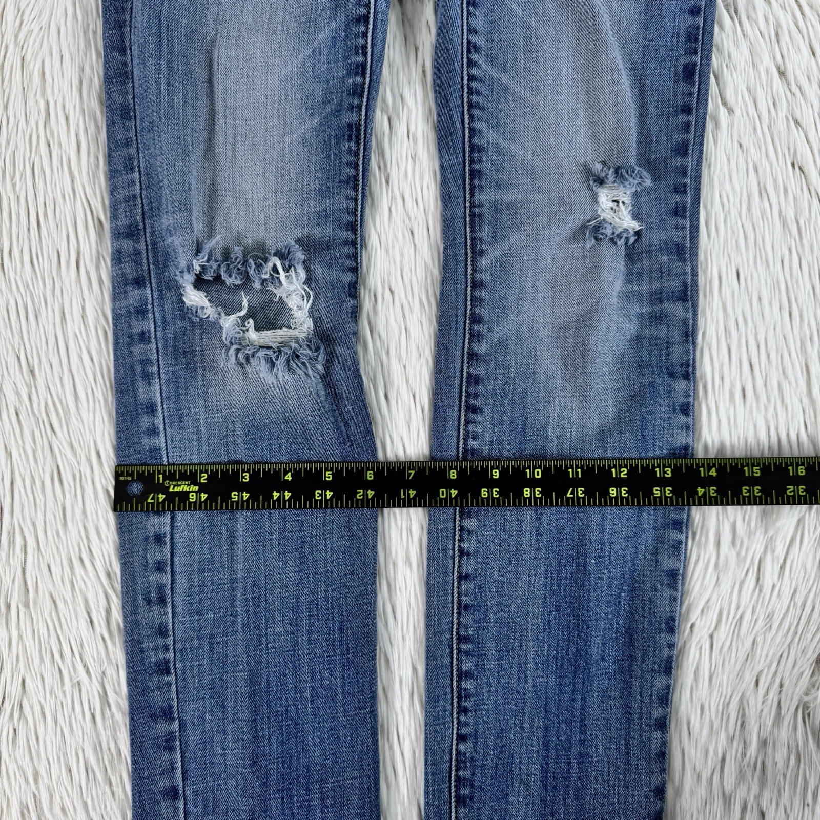 American Eagle Light Wash Distress Low-Rise Stretch Skinny Women’s Size 00 Short