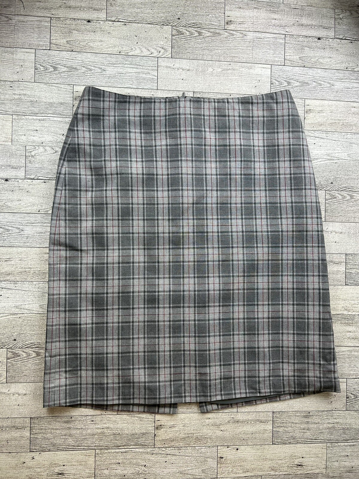 Tommy Hilfiger Skirt Size 4 Knee Length Gray Red Plaid Lined Slit Pencil