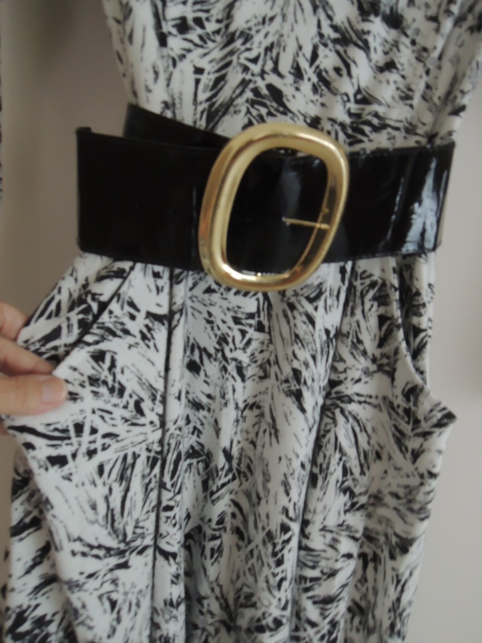 Ladies Dress Size 10 B/W Artsy Pattern Midi L/S Defined Waist by ALL THAT JAZZ