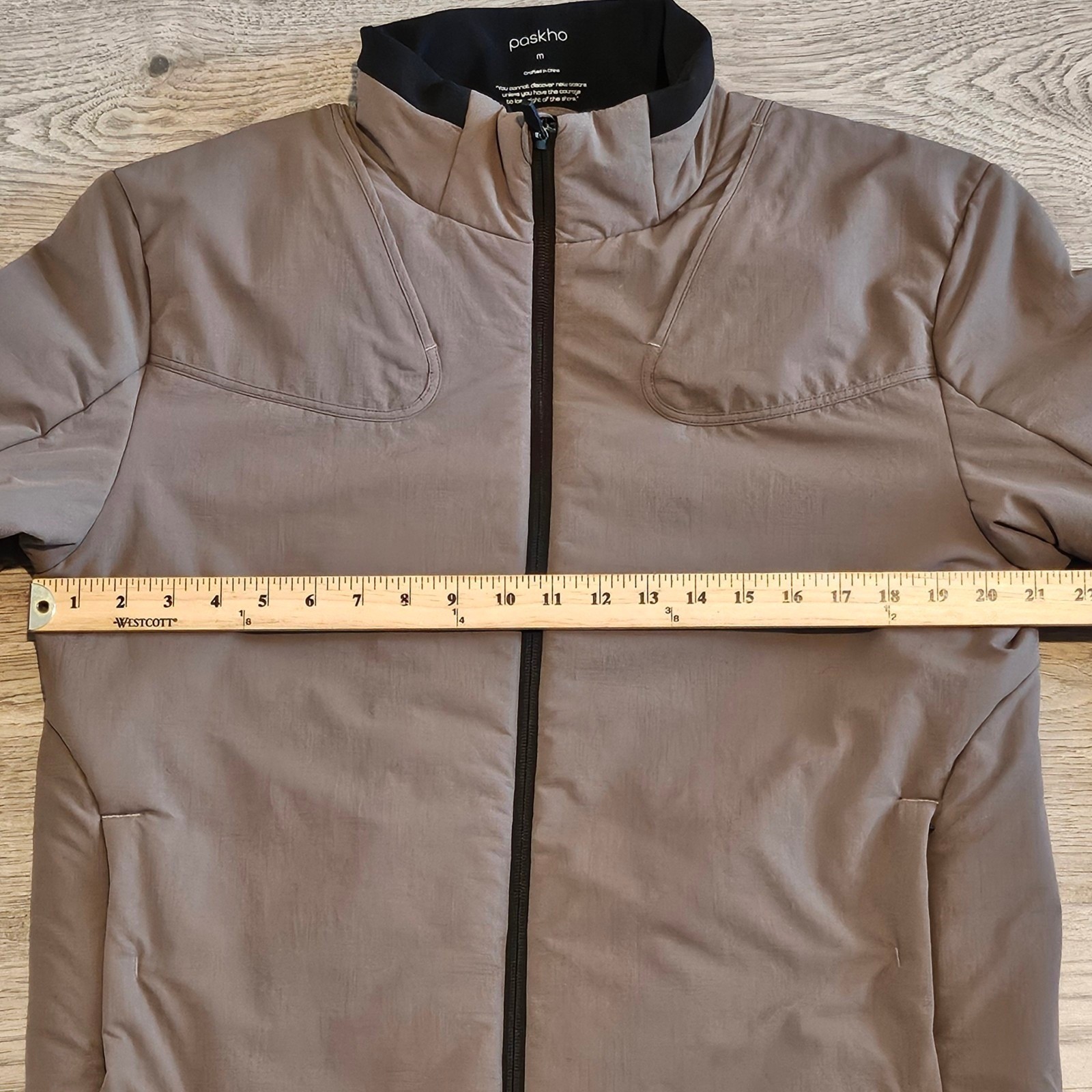 Paskho Minimalist Nylon Performance Puffer Jacket – Size Medium
