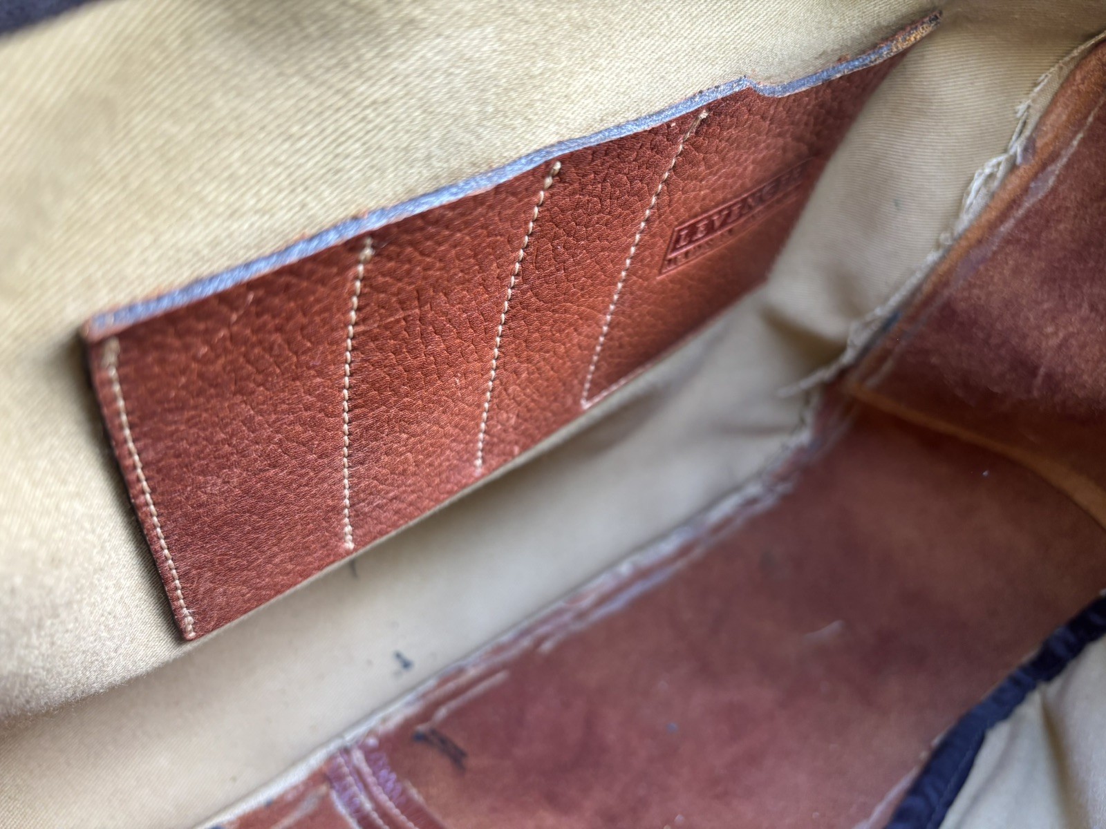 Levenger Tusting Clipper Leather Messenger Bag Made In England