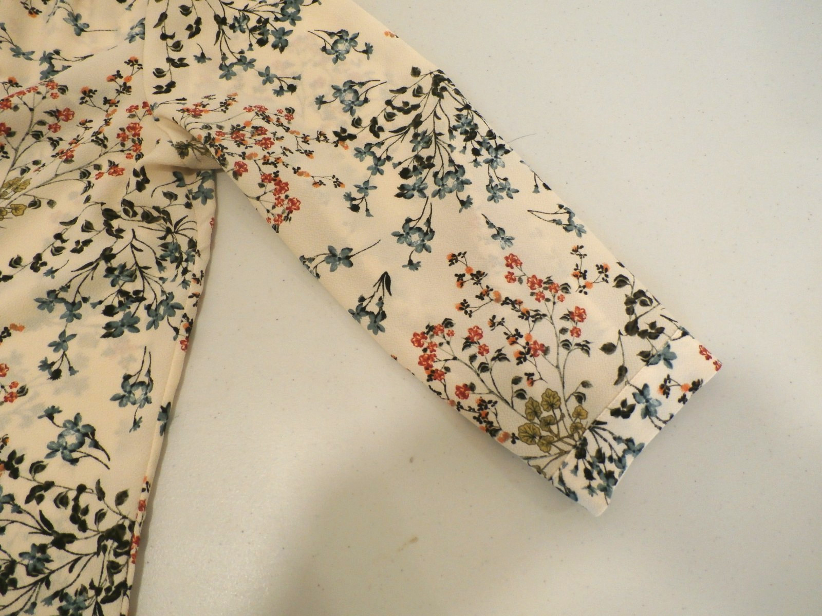 Dalia Beige Floral Tunic Top 3/4 Sleeves 4-Button Front Large