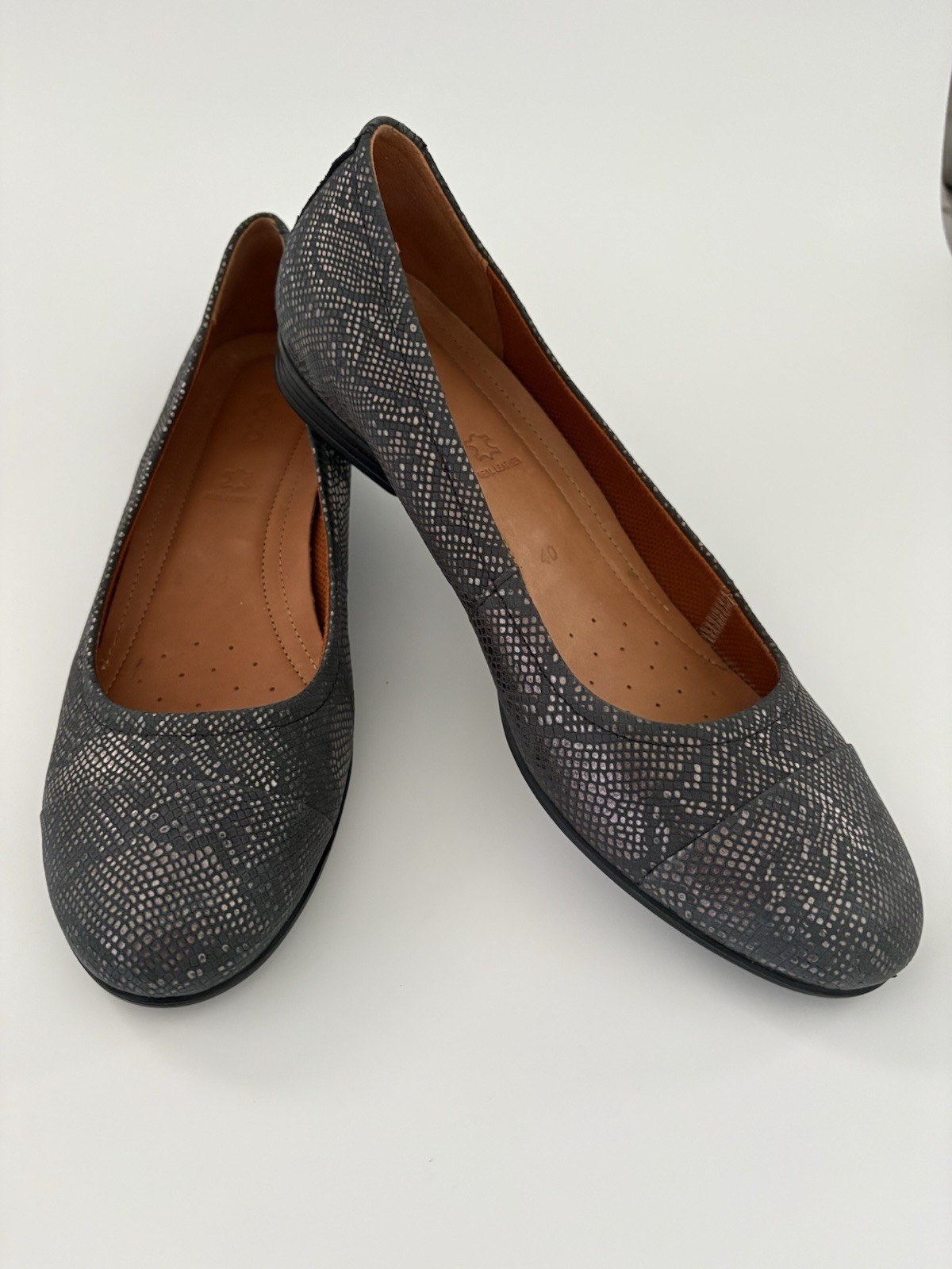 Ecco Metallic Grey Leather Ballet Flat SnakeSkin Pattern EU 40 US 9 UK 7 NEW