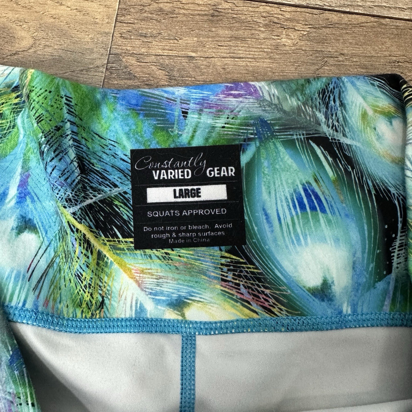 Constantly Varied Gear CVG Peacock Workout Shorts Women’s Size Large