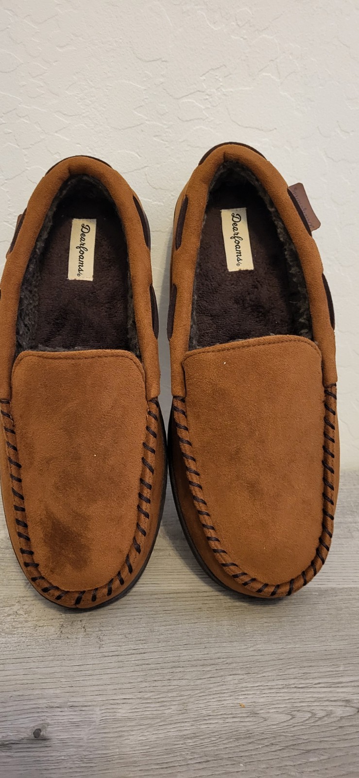 Dearfoams Men’s Keaton Memory Foam Moccasin Slipper Size MW 9-10 Brown
