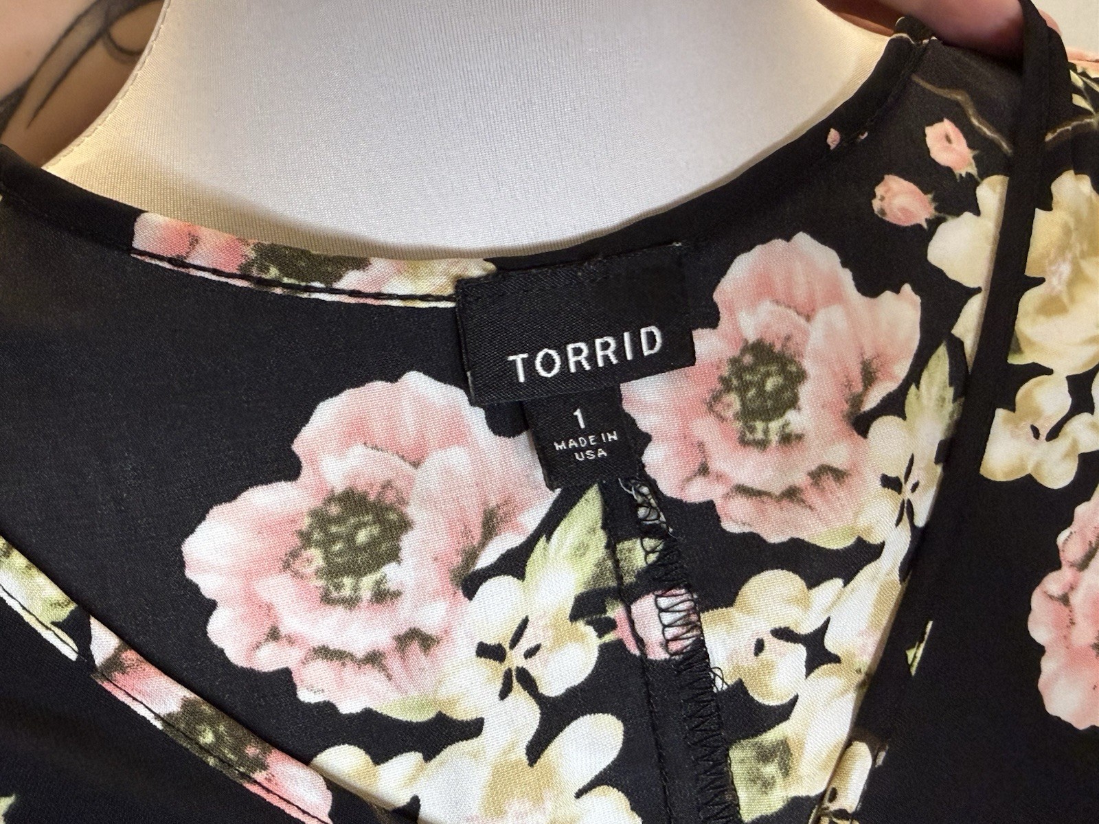 Torrid Womens Plus Size 1 Black Floral Zip Front Kimono Top Cherry Blossom