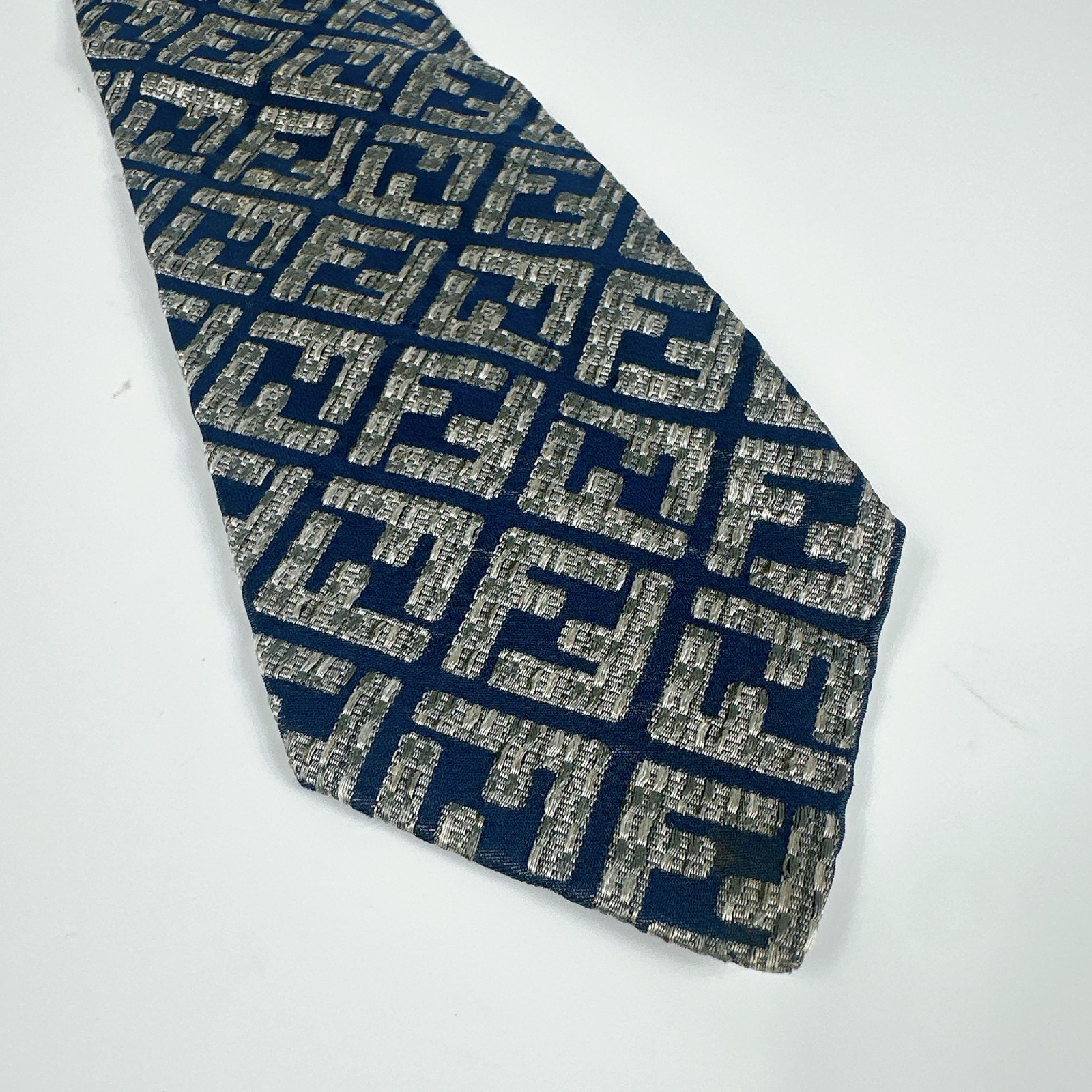 FENDI Zucca FF Monogram Silk Tie Navy Blue Silver Jacquard Made in Italy japan