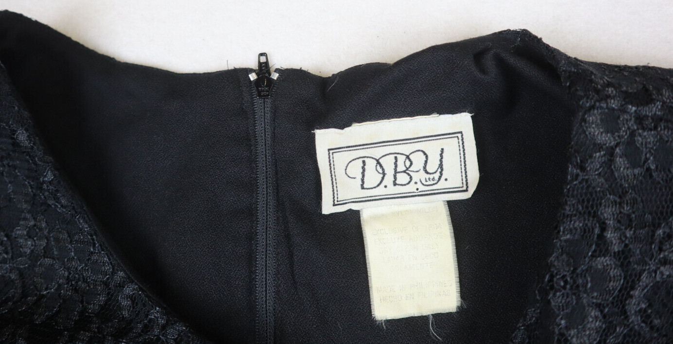 VINTAGE 90s WOMEN’S BLACK LACE SHORT SLEEVE DRESS – D.B.Y. – SIZE 9