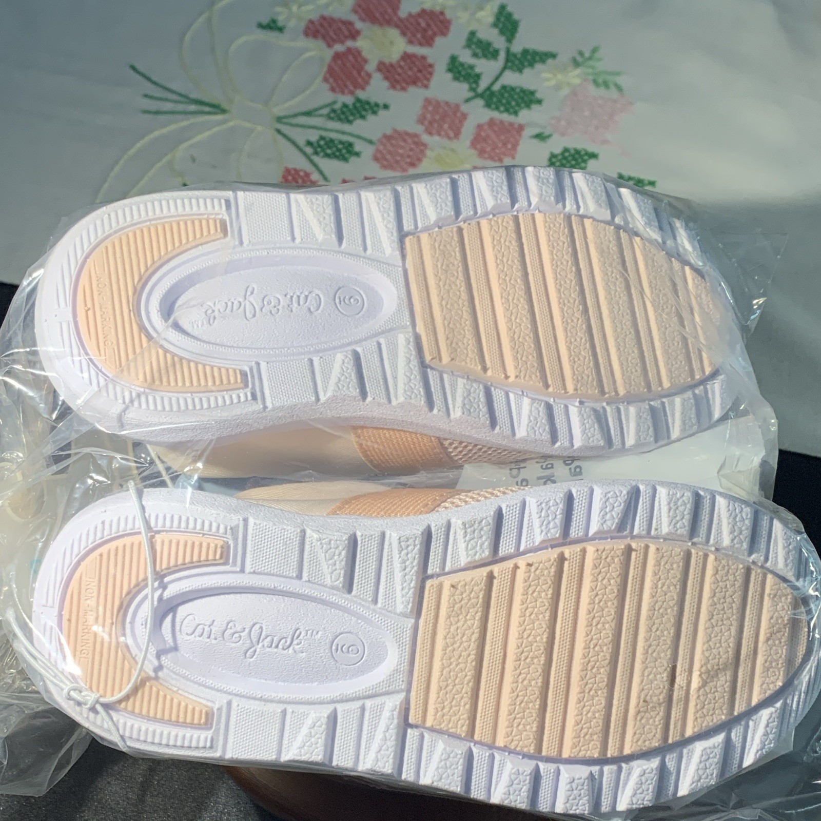 Cat & Jack Girls Pink/White Mesh Low Top Sneakers Hook & Loop Strap Casual