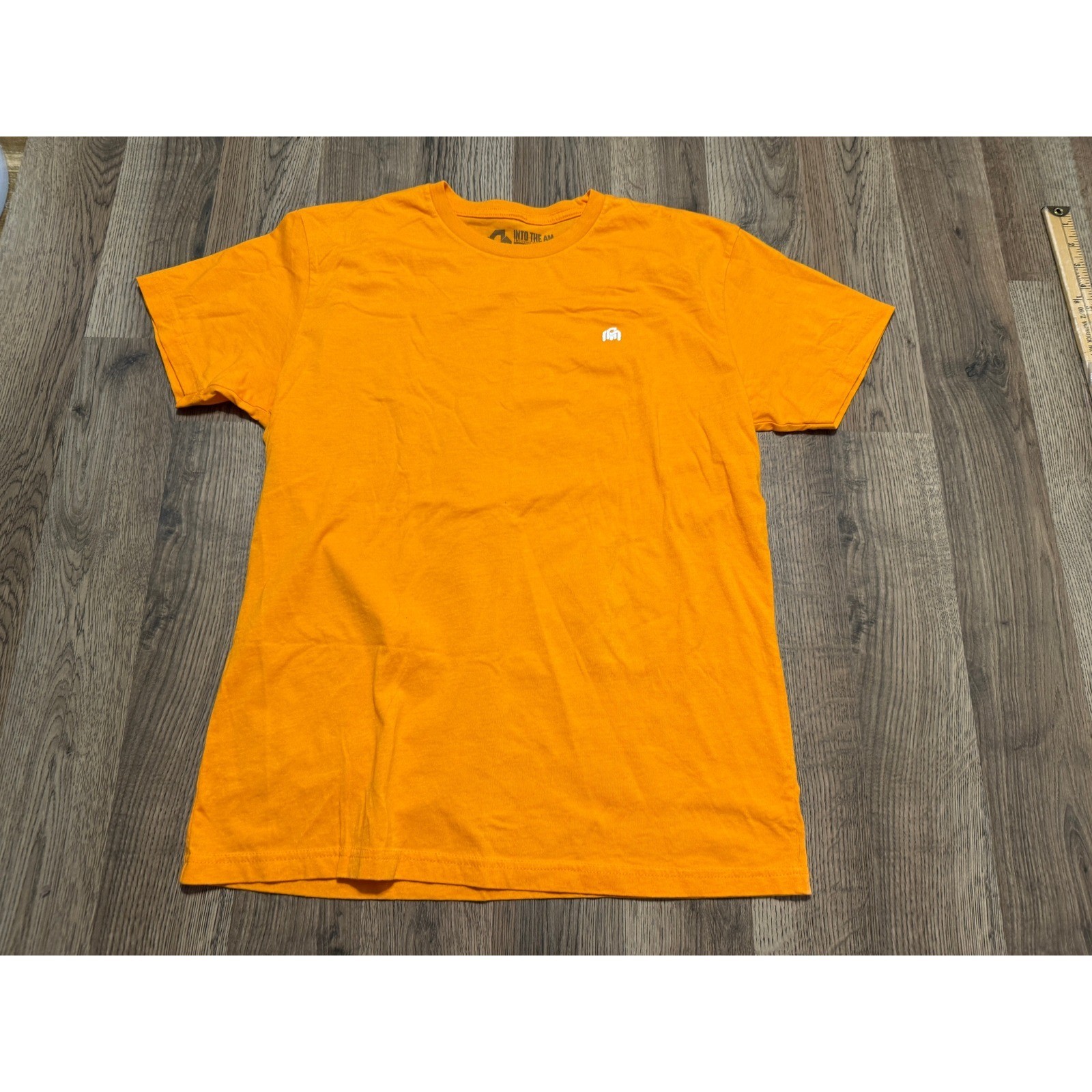 Into The AM Shirt Men’s Size Medium Orange Short Sleeve Shirt Crewneck Logo