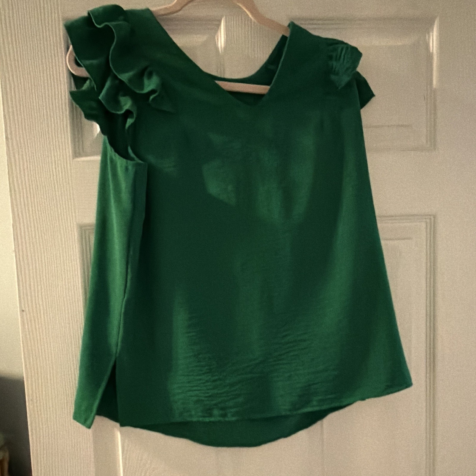 Women’s Maternity Size L Green Solid V-Neck Sleeveless Pullover Blouse Ruffle