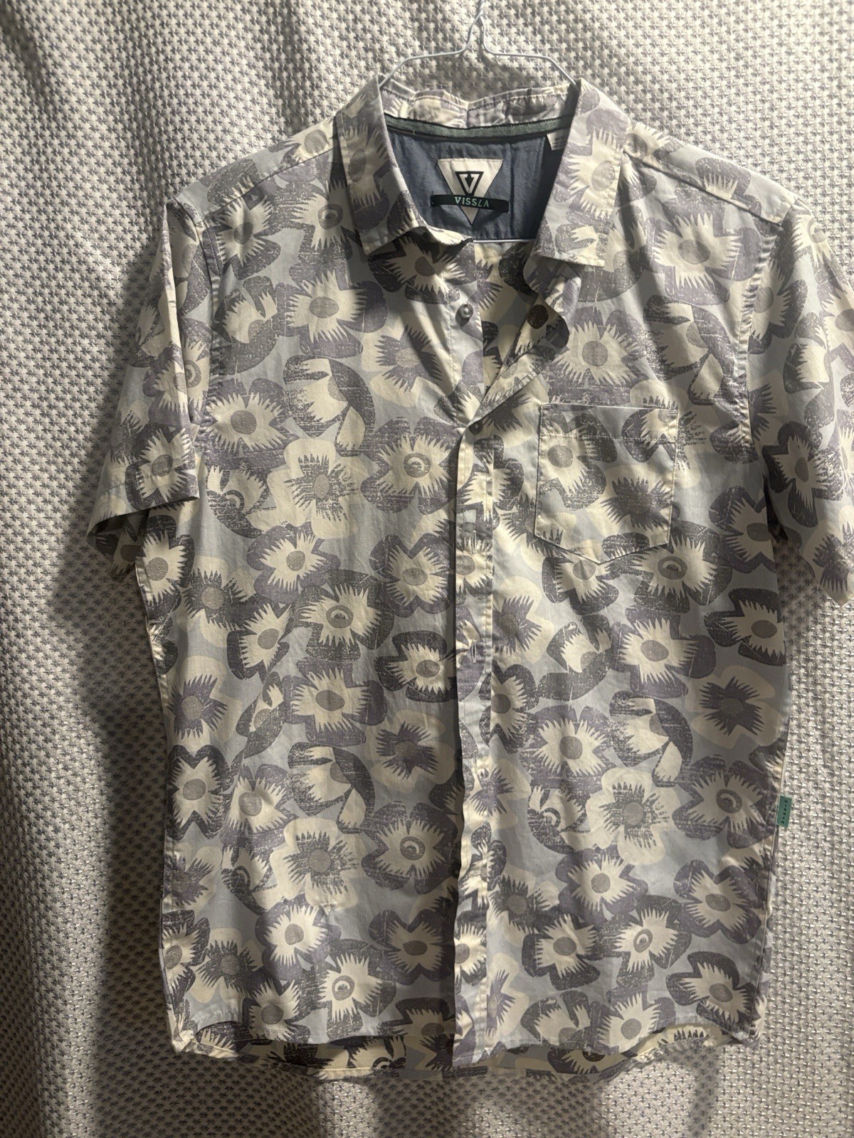 Vissla Men’s M Gray White Floral Button-Up Shirt Short Sleeve Pockets