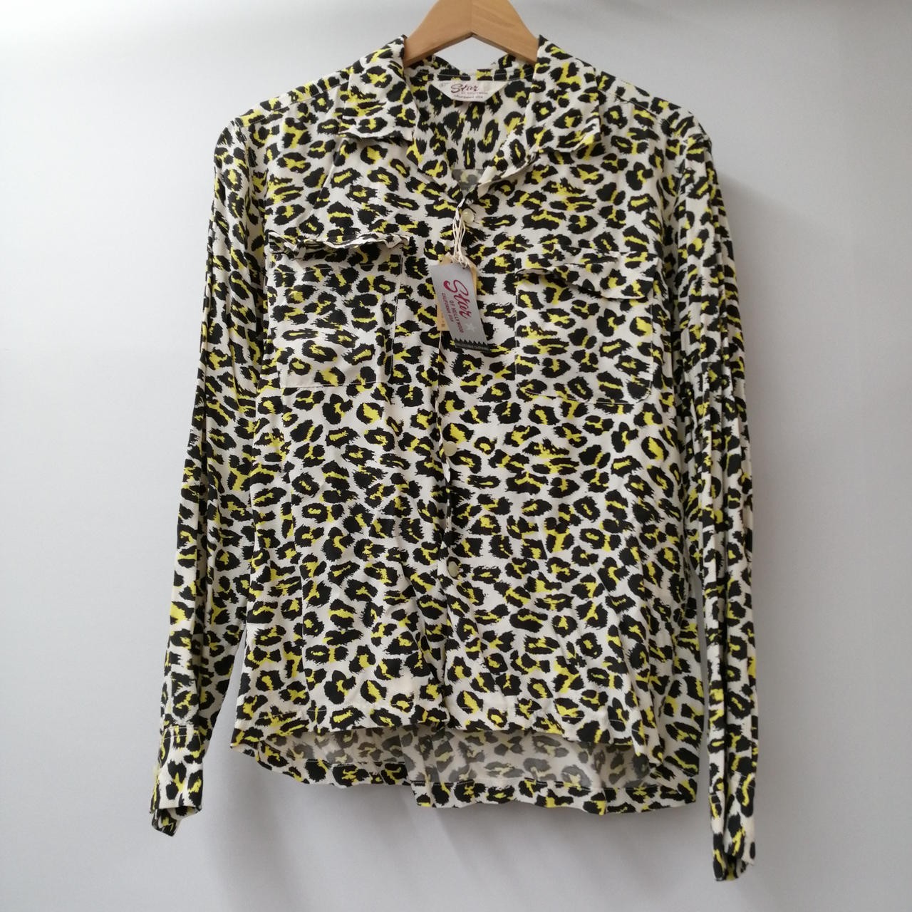 Leopard Print Shirt Women’s S 24in Front 23in Fabric Wrinkles