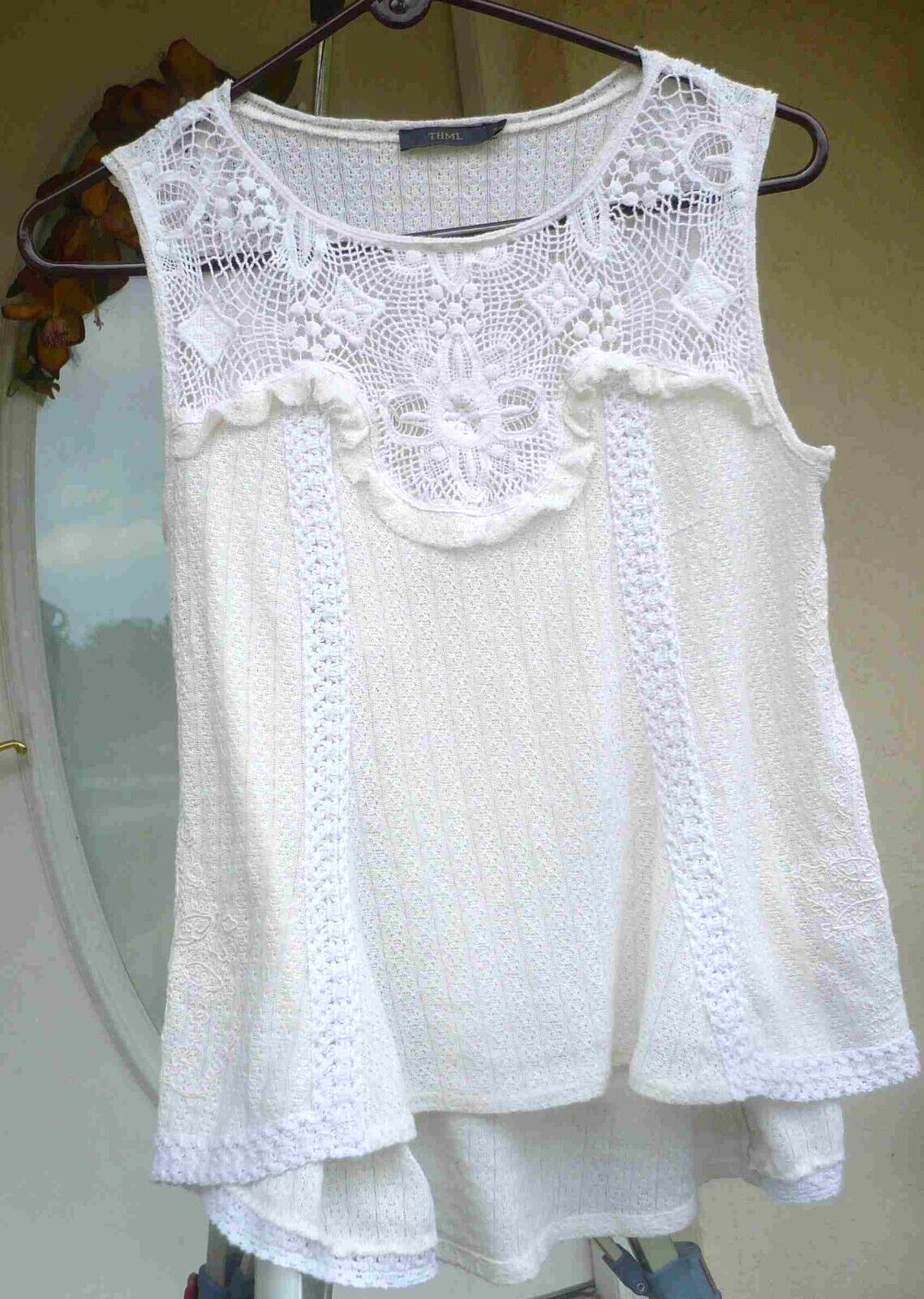 SOLID IVORY CROCHET TENT RUFFLE EMBROIDERED KNIT TOP SLEEVELESS THML BLOUSE S