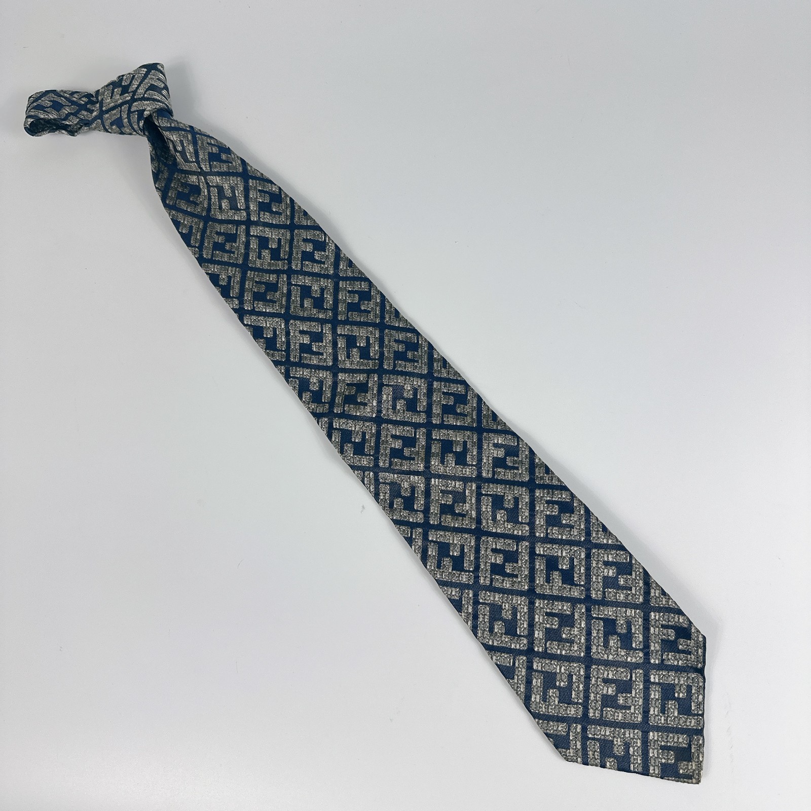 FENDI Zucca FF Monogram Silk Tie Navy Blue Silver Jacquard Made in Italy japan