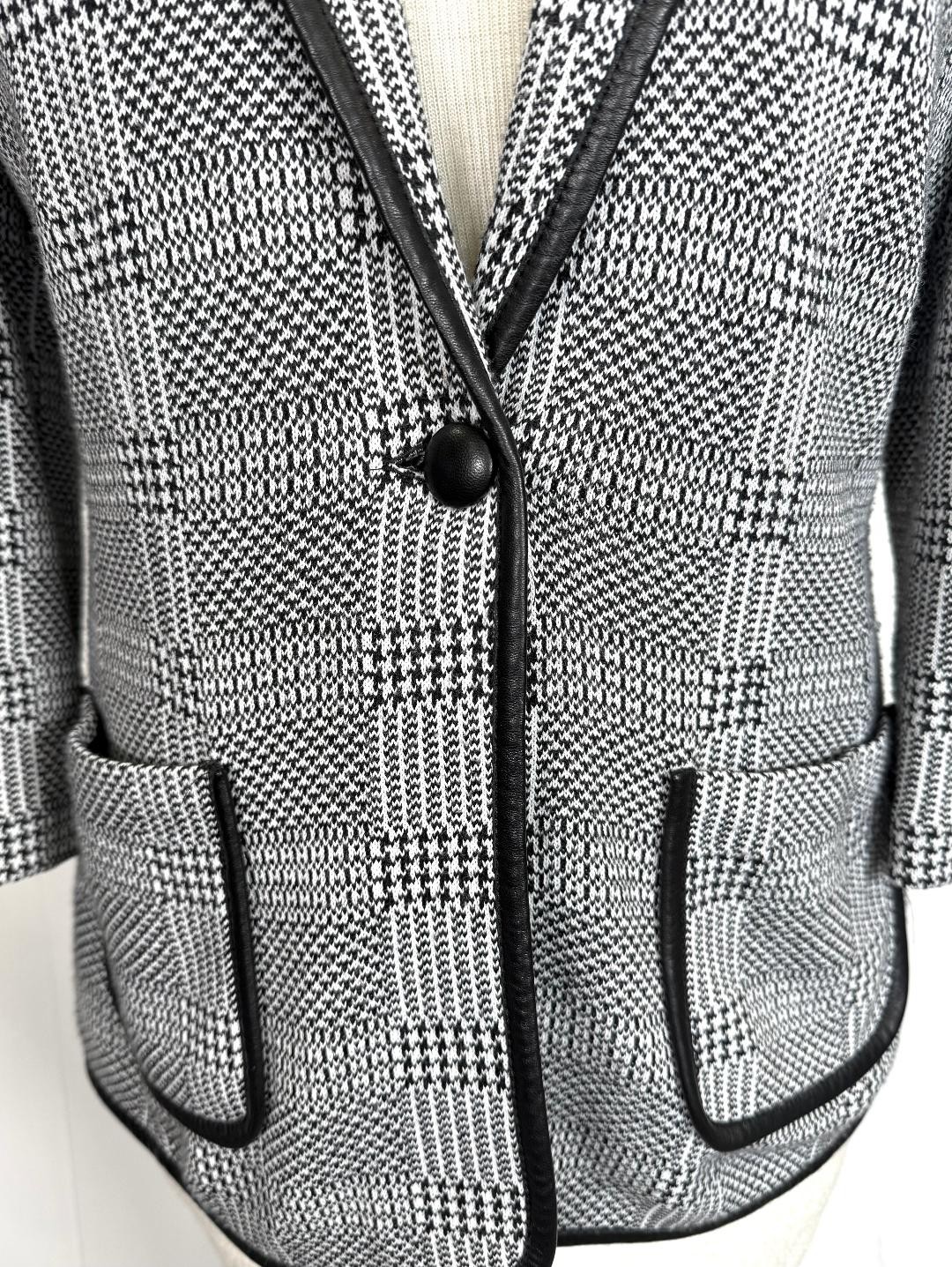 BEAUTIFUL ST.JOHN KNIT JACKET BLACK WHITE PRING POCKETS LEATHER TRIM SIZE 12