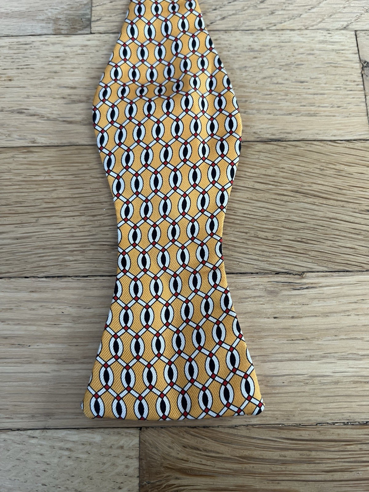 NWT Tobert Taltott Pure Silk Mustard Multi Color Chain Pattern Bow Tie