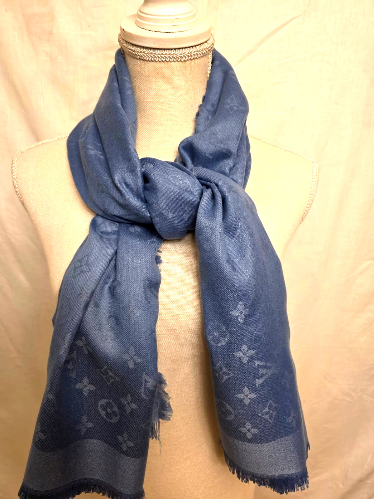 100%Authentic Louis Vuitton Scarf Shawl Stole 35%Wool 65%Silk Dusty Blue Used