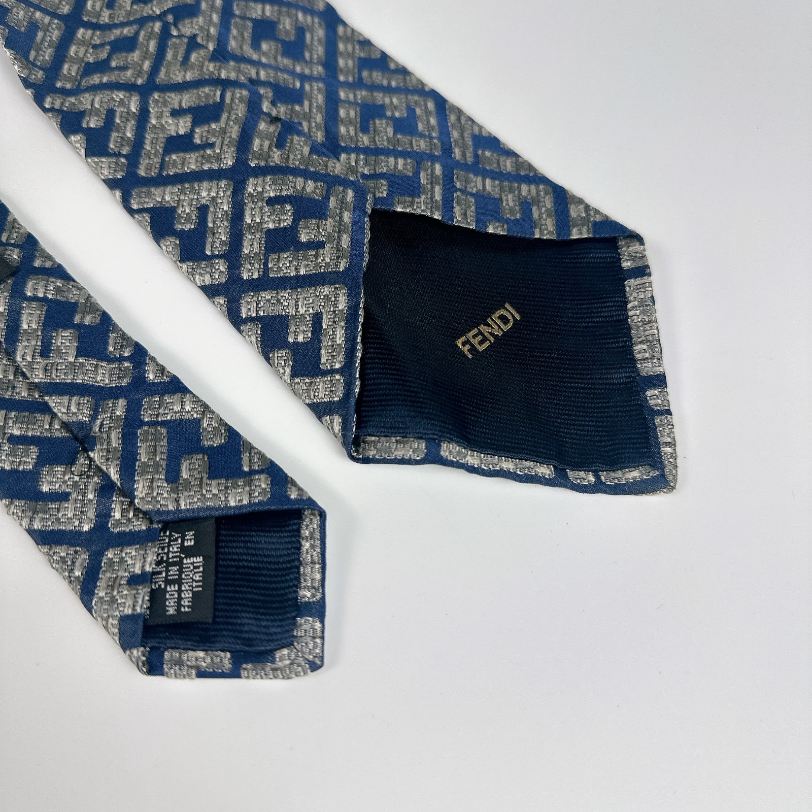 FENDI Zucca FF Monogram Silk Tie Navy Blue Silver Jacquard Made in Italy japan