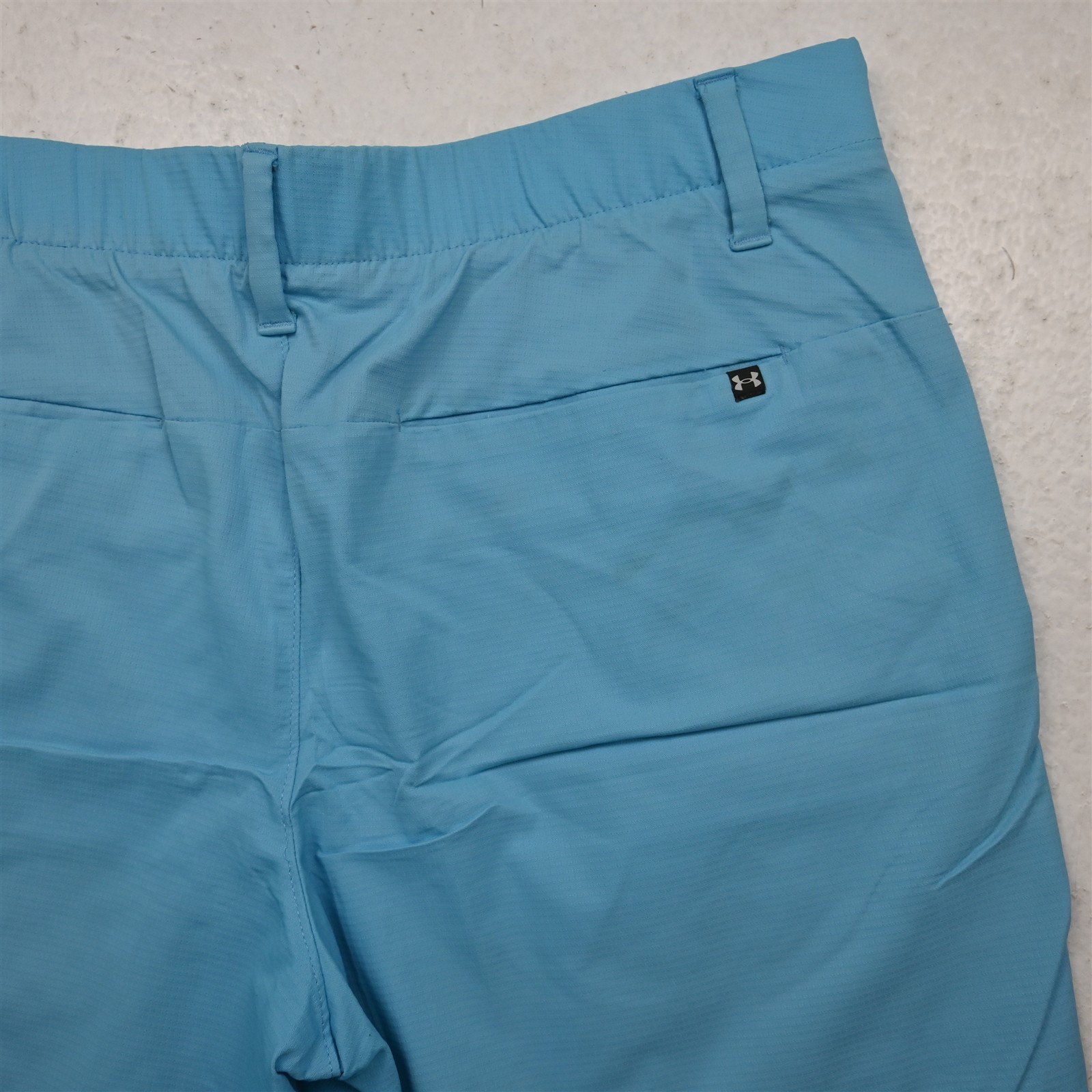Under armour 36×9″ Bright Blue UM8817 Iso-Chill Airvent Golf Mens Shorts