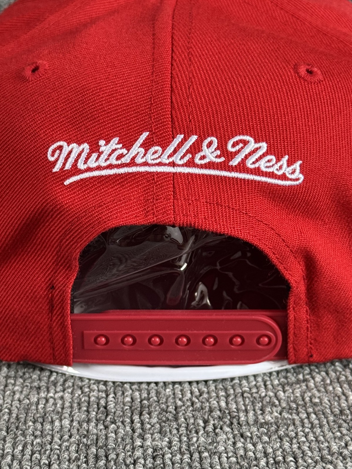 Mitchell & Ness Chicago Bulls Snapback Red Flat Brim Hat Retro Cap