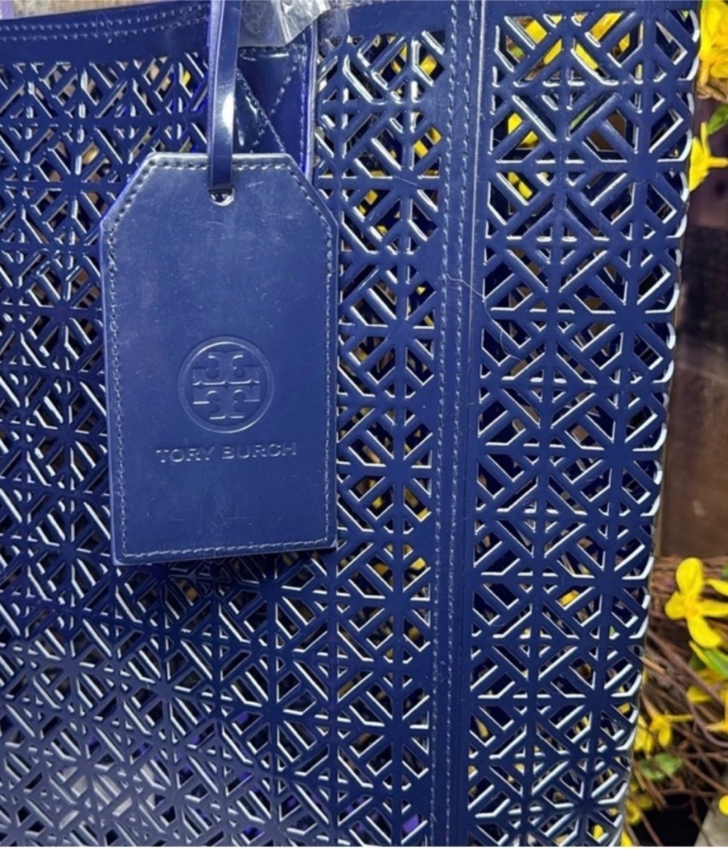 Tory burch laser cut medium tote in navy blue