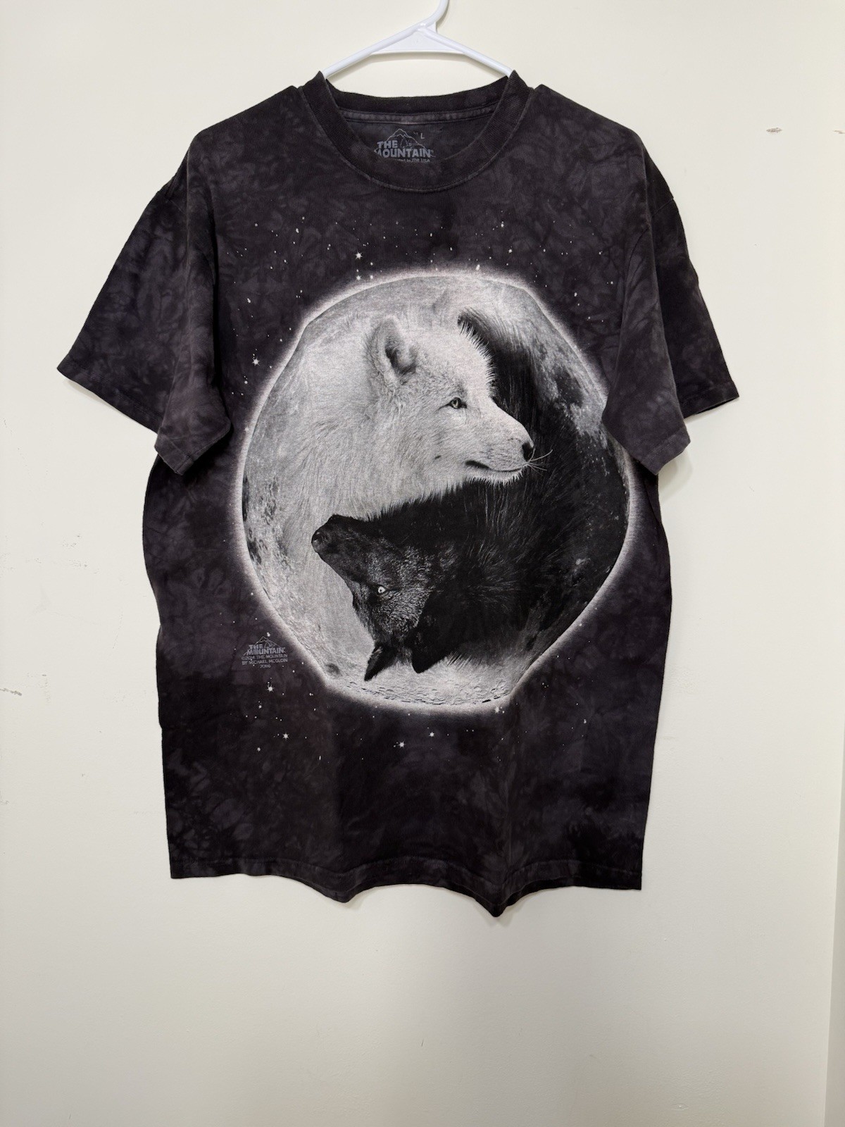The Mountain Under the Moon Men’s L Wolf Graphic Tie-Dye Cotton Crewneck Tee