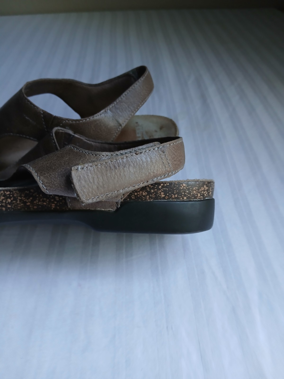 Dansko Sandals 41 Reece Loop Toe Cushioned Comfort Casual Leather Cork Beach