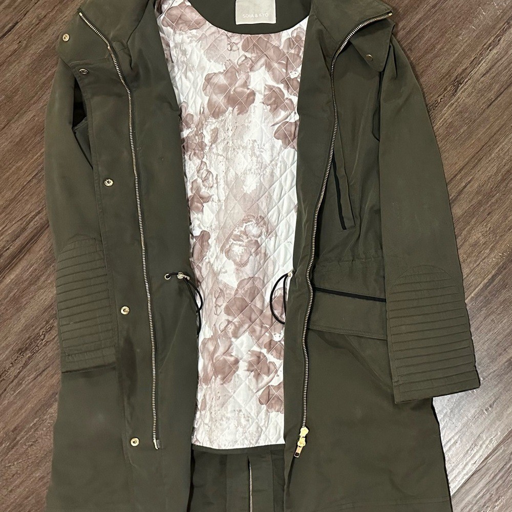 Soia and Kyo Harri Hooded Utility Coat in Olive Green. Size S/P.