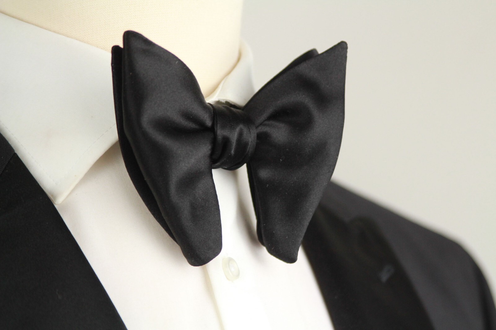 Men’s Silk Self-tied Bow Tie Black