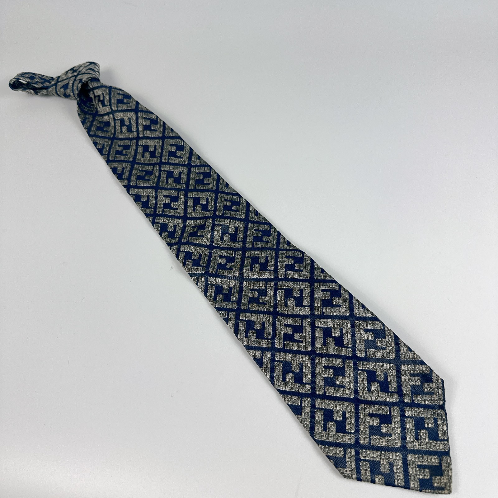 FENDI Zucca FF Monogram Silk Tie Navy Blue Silver Jacquard Made in Italy japan