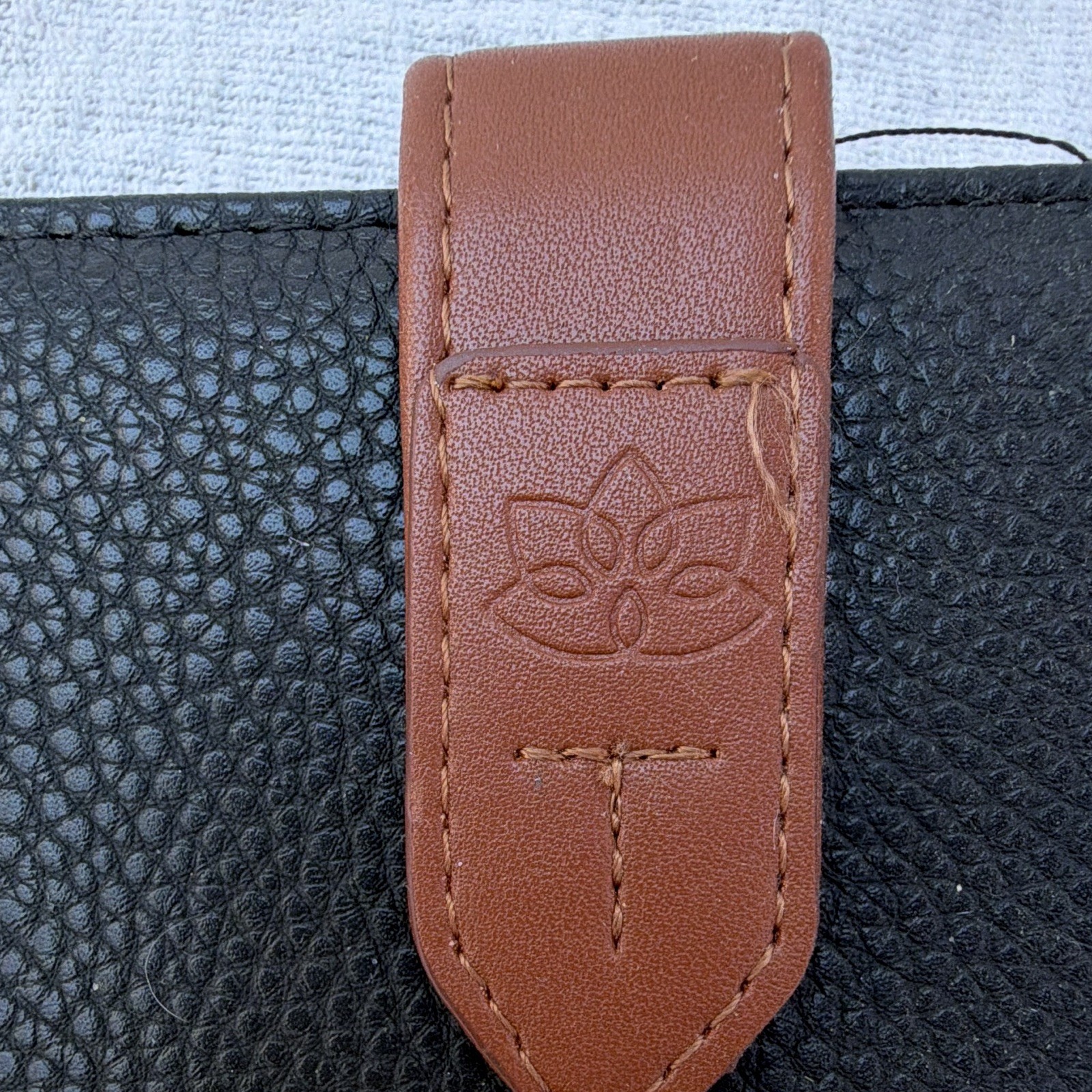 Unknown Factory Women’s Black Zip-Around Wallet Brown Snap Strap ID Window