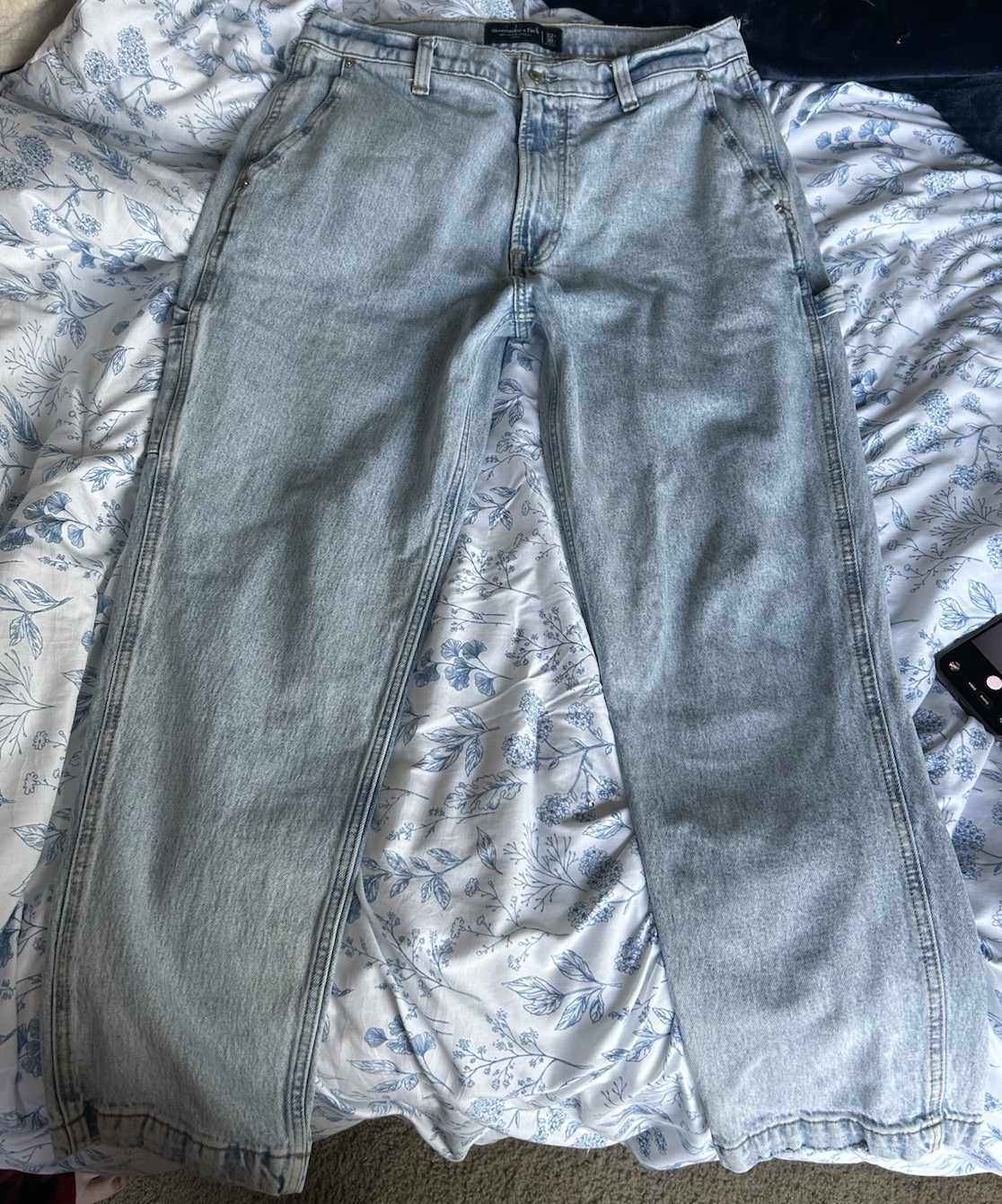 Abercrombie & Fitch Men’s Loose Fit Straight Light Wash Denim Jeans Mid Rise