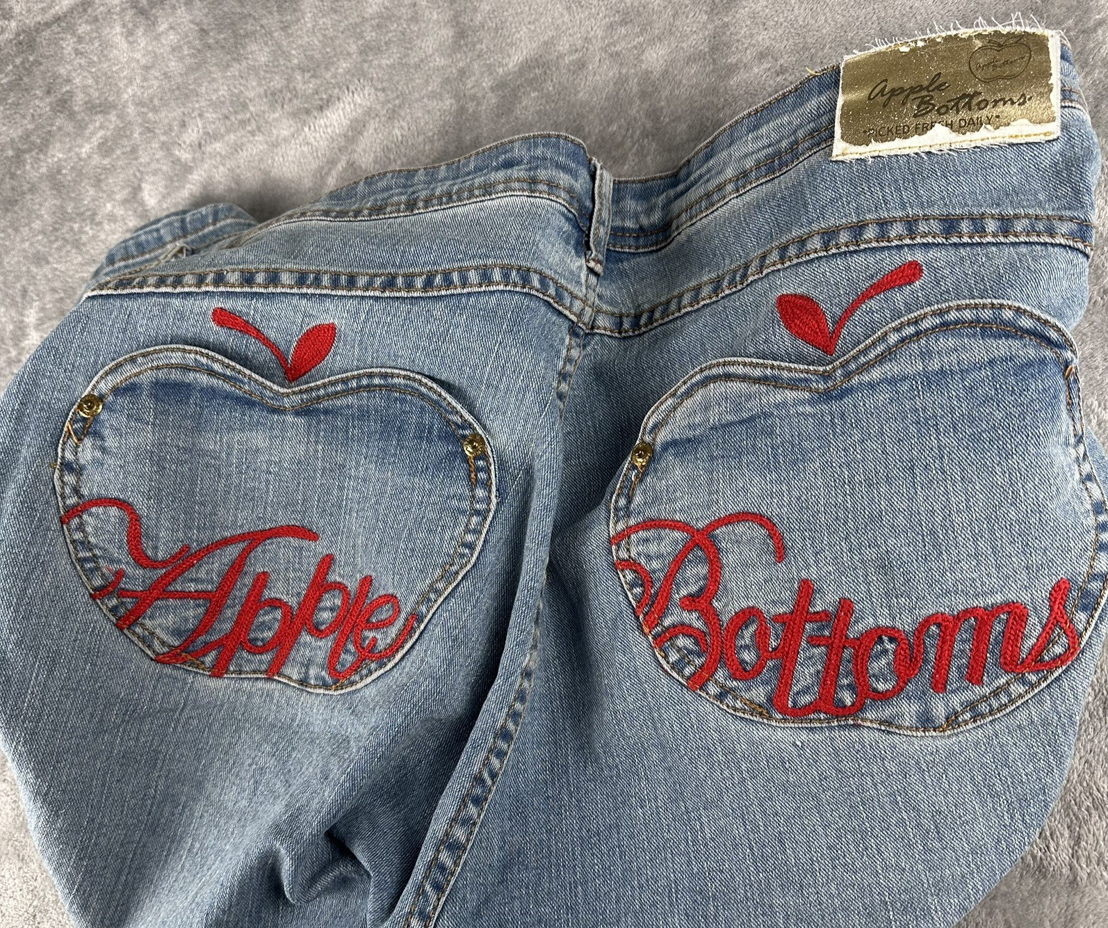 Vintage Apple Bottom Capri Jeans Women’s 21/22 Embroidered 90s Y2K Picked Fresh