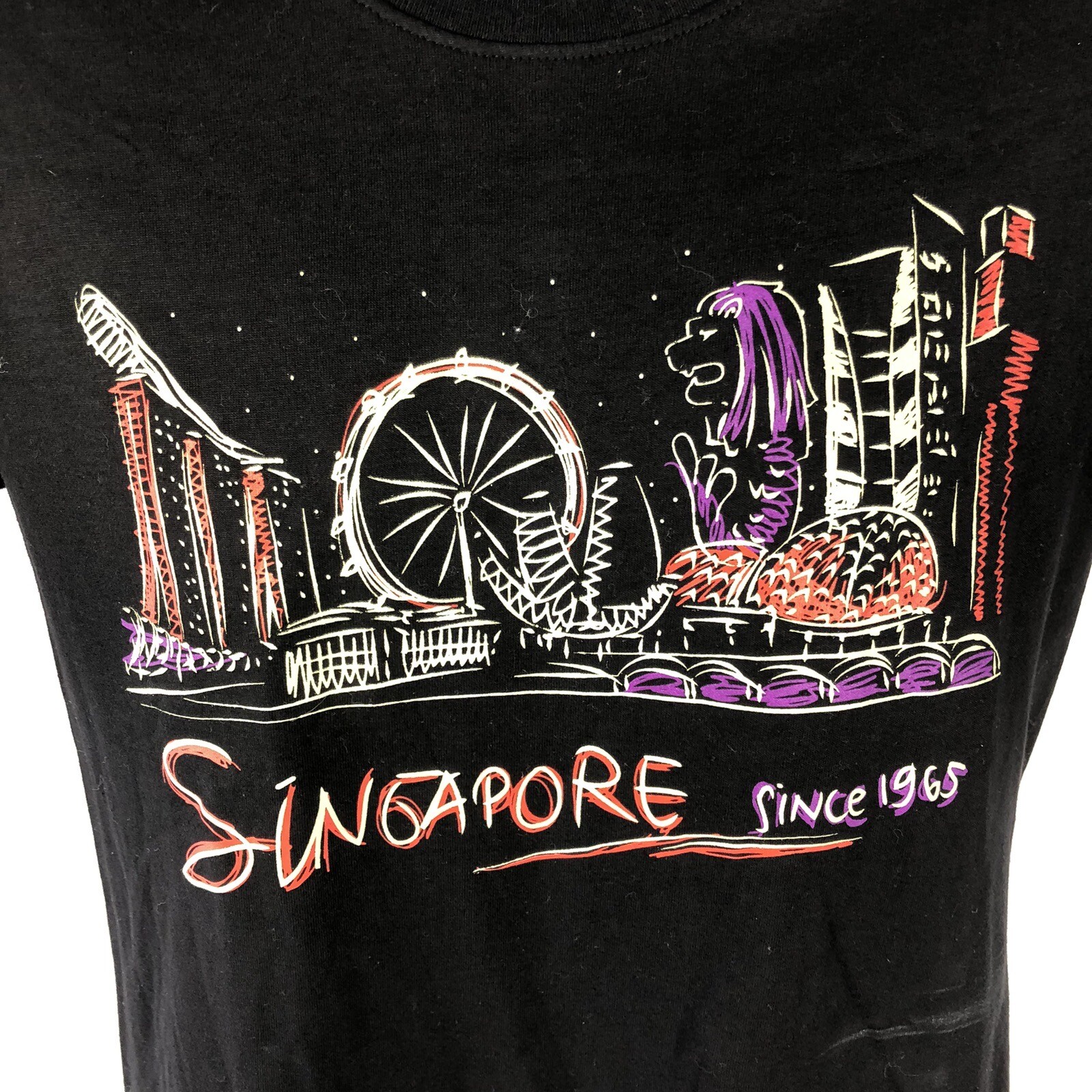 SINGAPORE SHIRT MEDIUM (FITS SMALL) BLACK SHORT SLEEVE GRAPHIC LOGO TEE