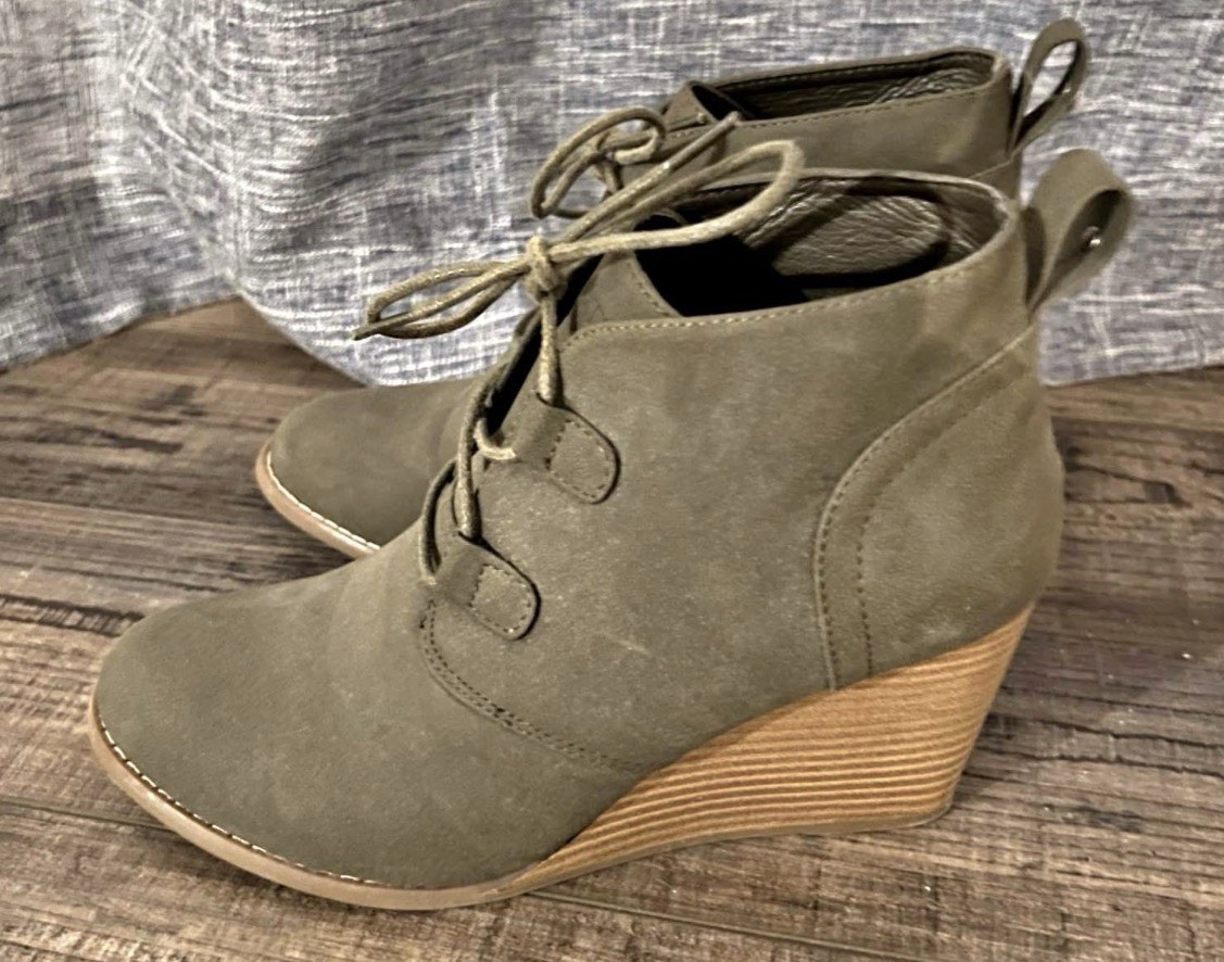 Nautica Vaeda Women’s Lace-Up Ankle Bootie Round Toe Green US 8.5 EU 39