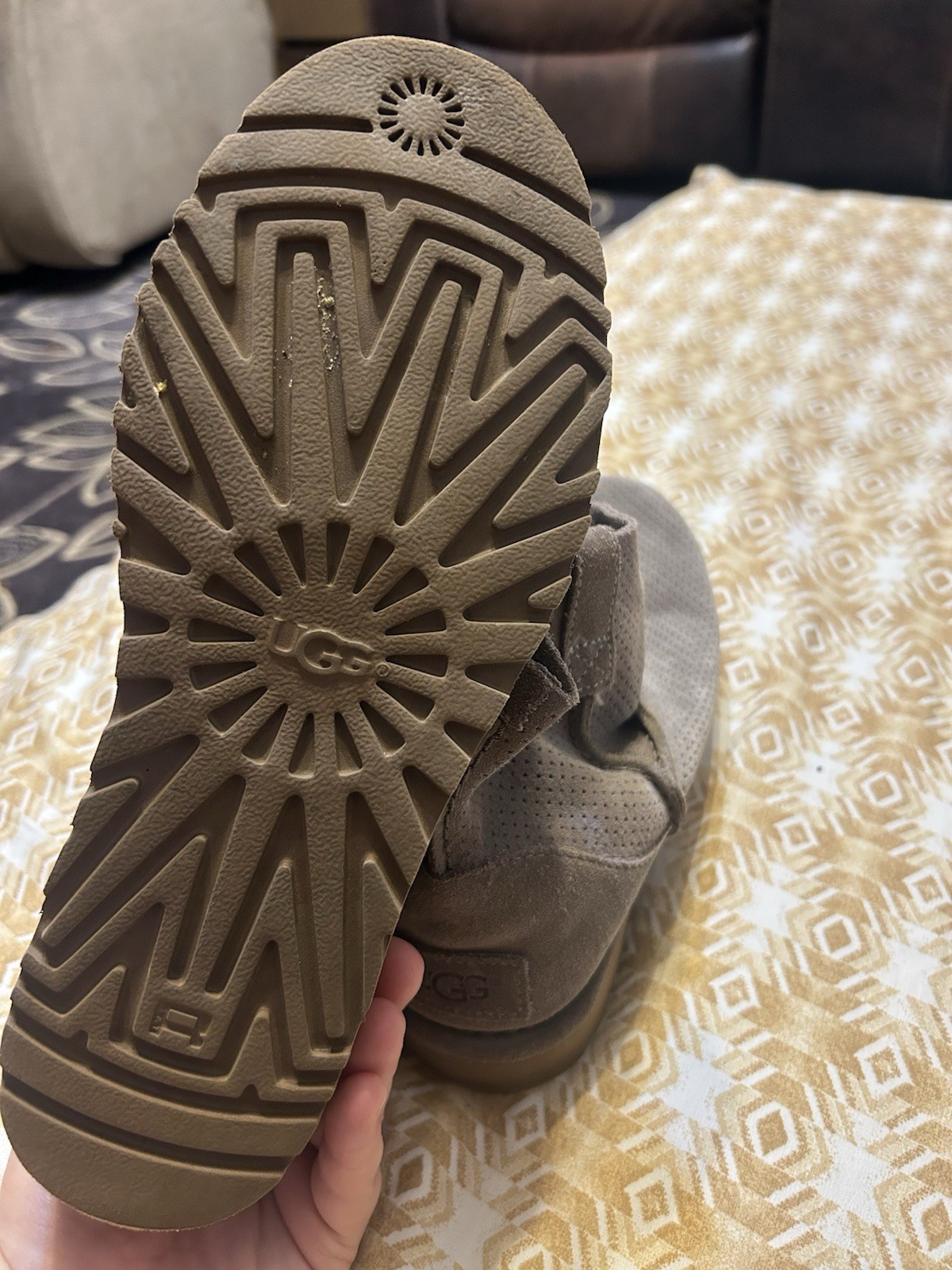 UGG Women’s Gray Suede Ankle Bootie Round Toe Logo Accent US 8