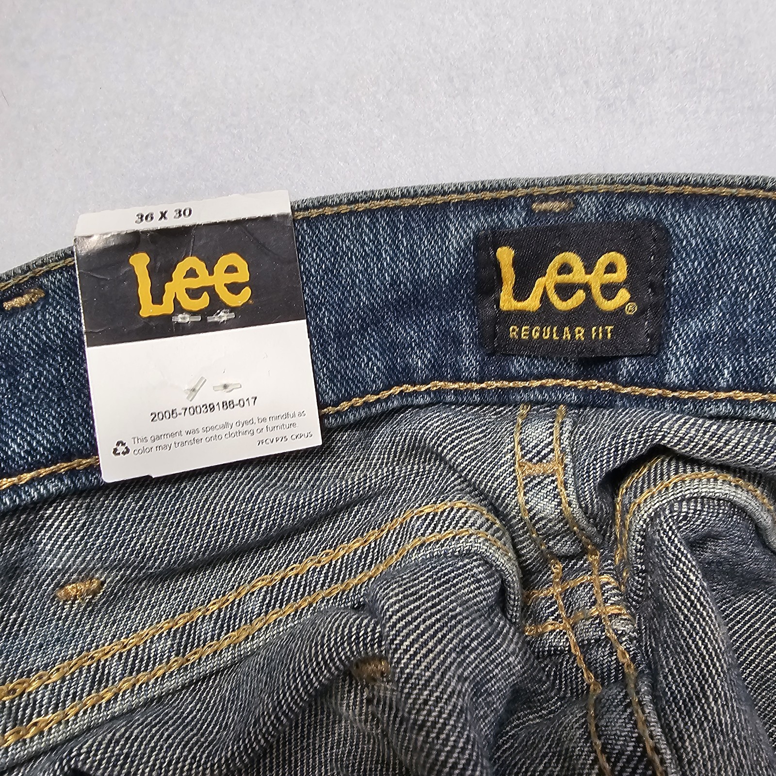 New LEE REGULAR FIT STRAIGHT LEG JEANS Men`s Sizes 99% Cotton 1% Spandex 36×30