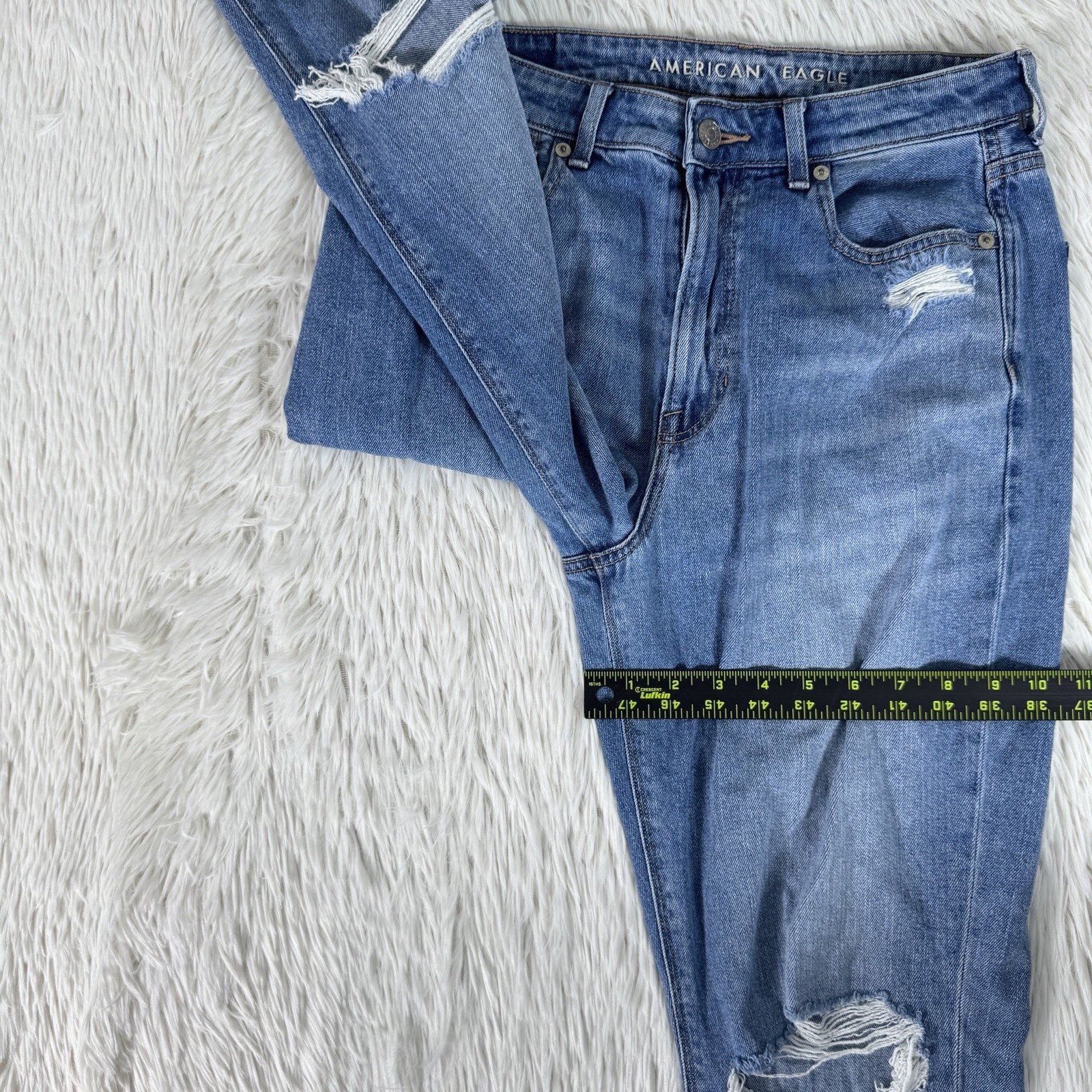 American Eagle Medium Wash Distressed High-Rise Mom Denim Jeans Women’s 6R