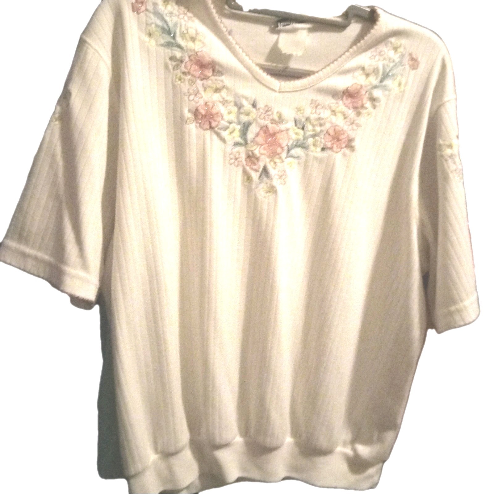 BonWorth Flowered neck line V-Neck, XL Polyester & Cotton Blend. Wash Cold.
