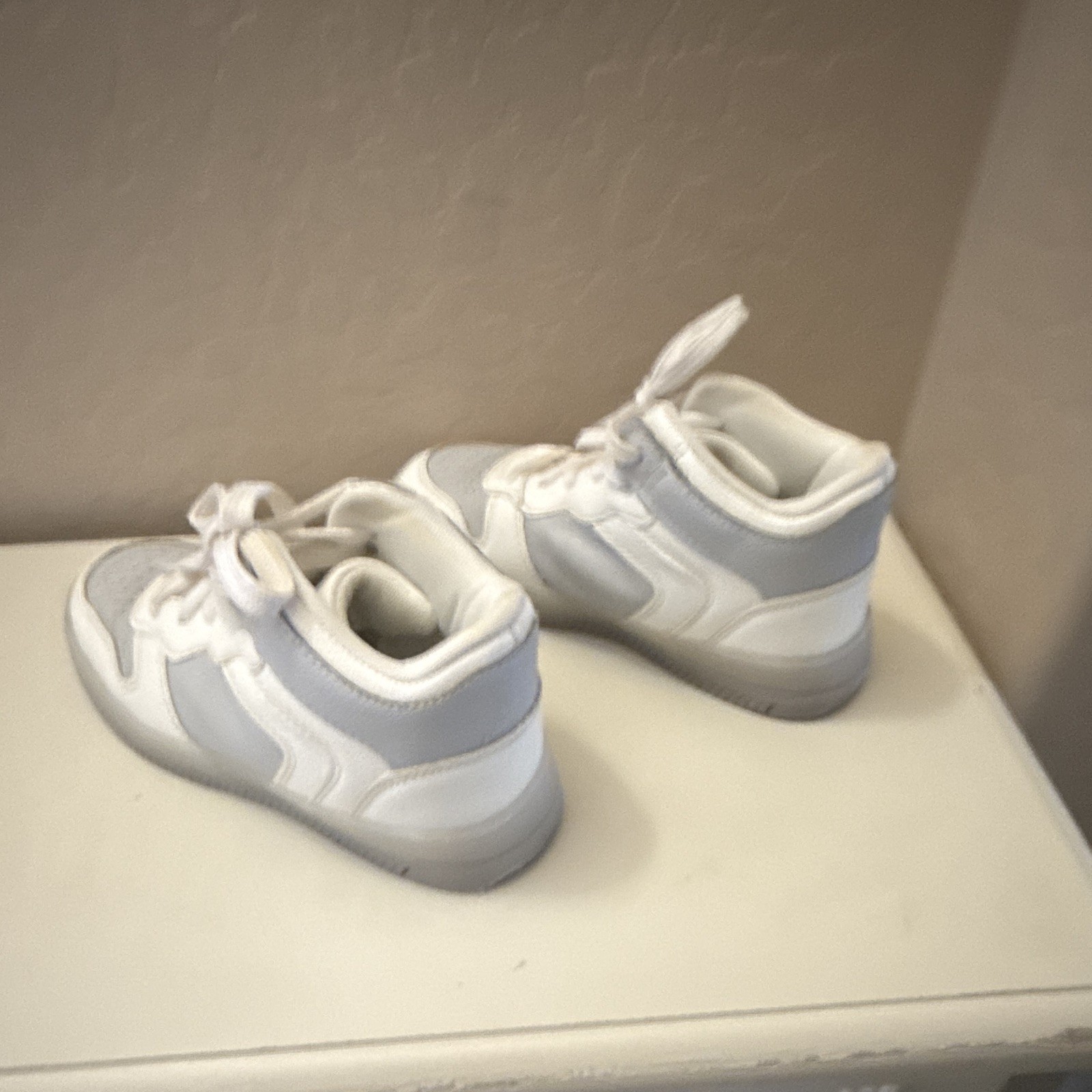 Unisex Kids White/Gray Colorblock Mid Top Lace-Up Athletic Sneakers