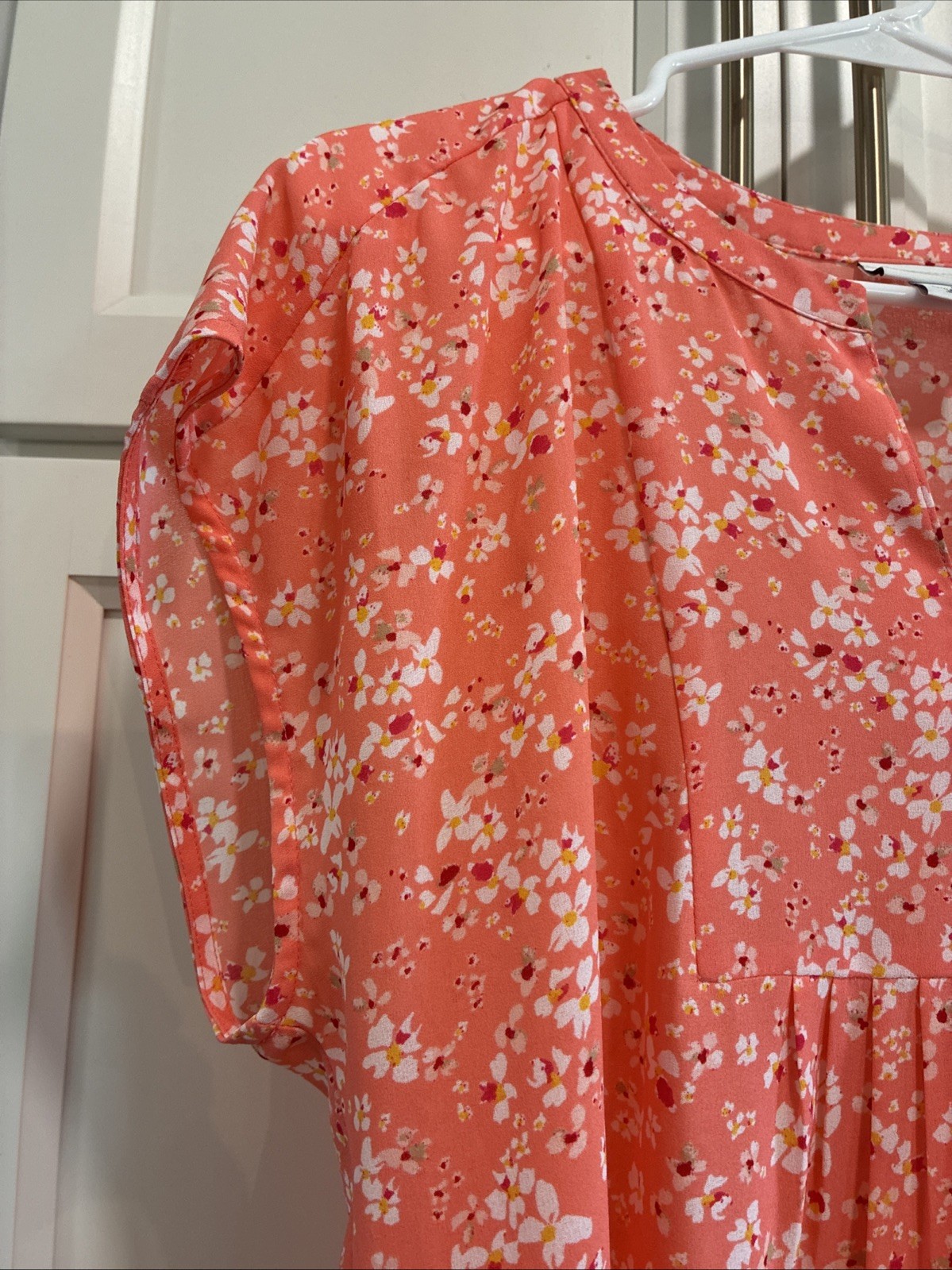 Liz Claiborne Women’s Multicolor Ditsy Floral V-neck Cap Sleeve Blouse Size L