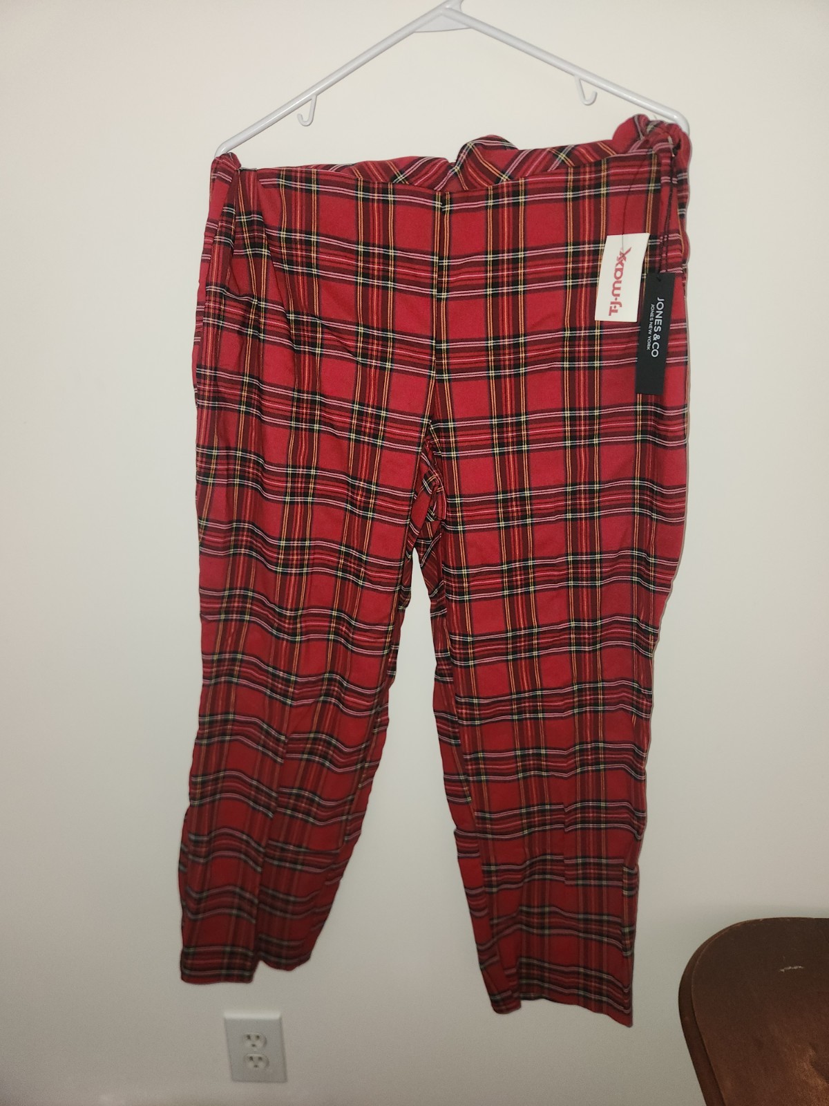 Jones New York Black/Red Tartan Plaid Pull On Slim Legs Pants Size 2X Never Worn