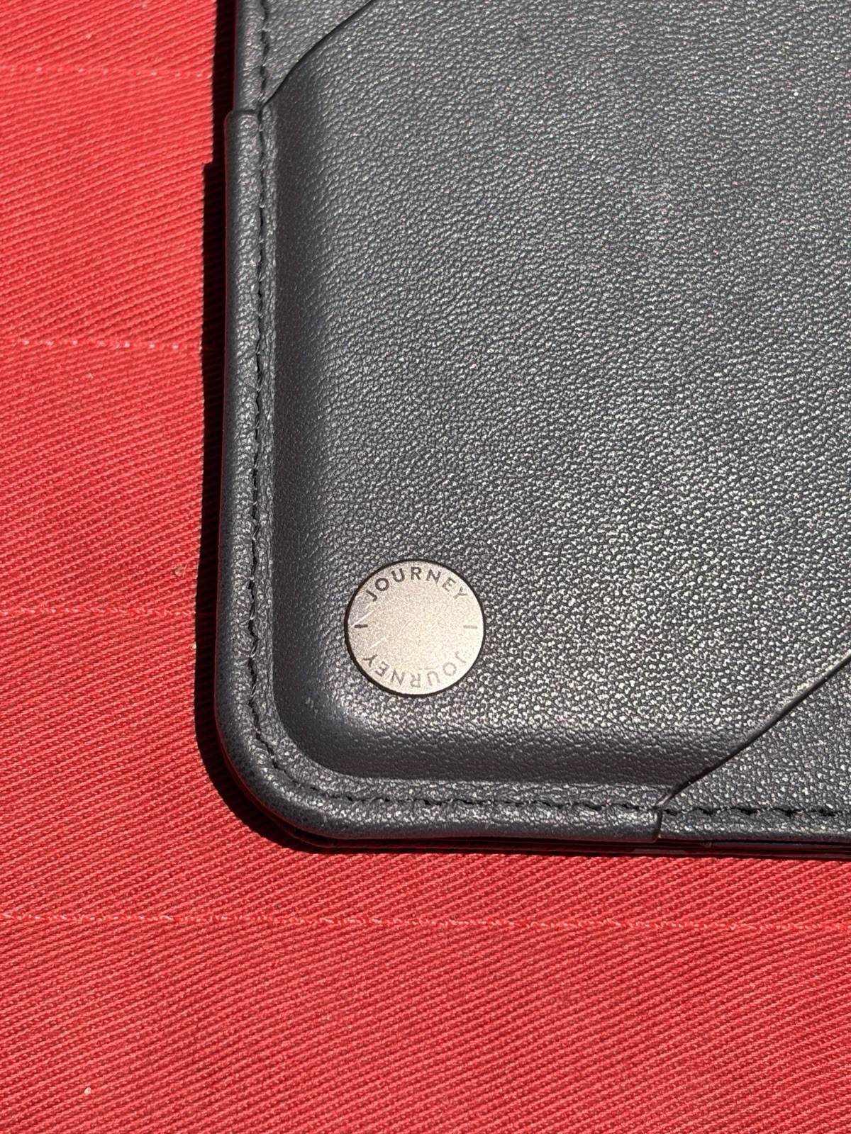 Journey Wallet: VERSA MagSafe Money Clip Wallet & Stand