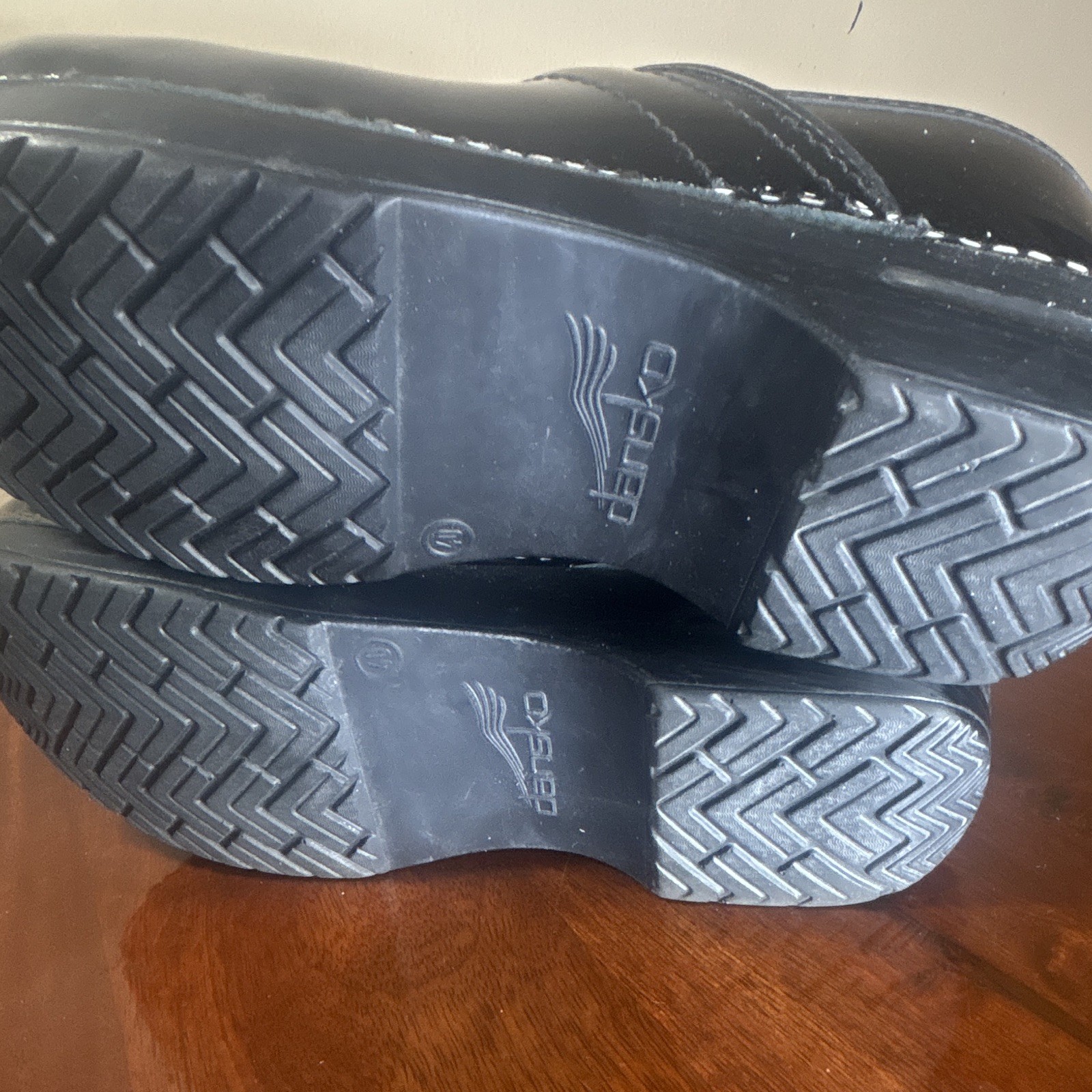 Dansko Professional Black Patent Leather Slip-On Comfort Clogs Women EU 40 US 10