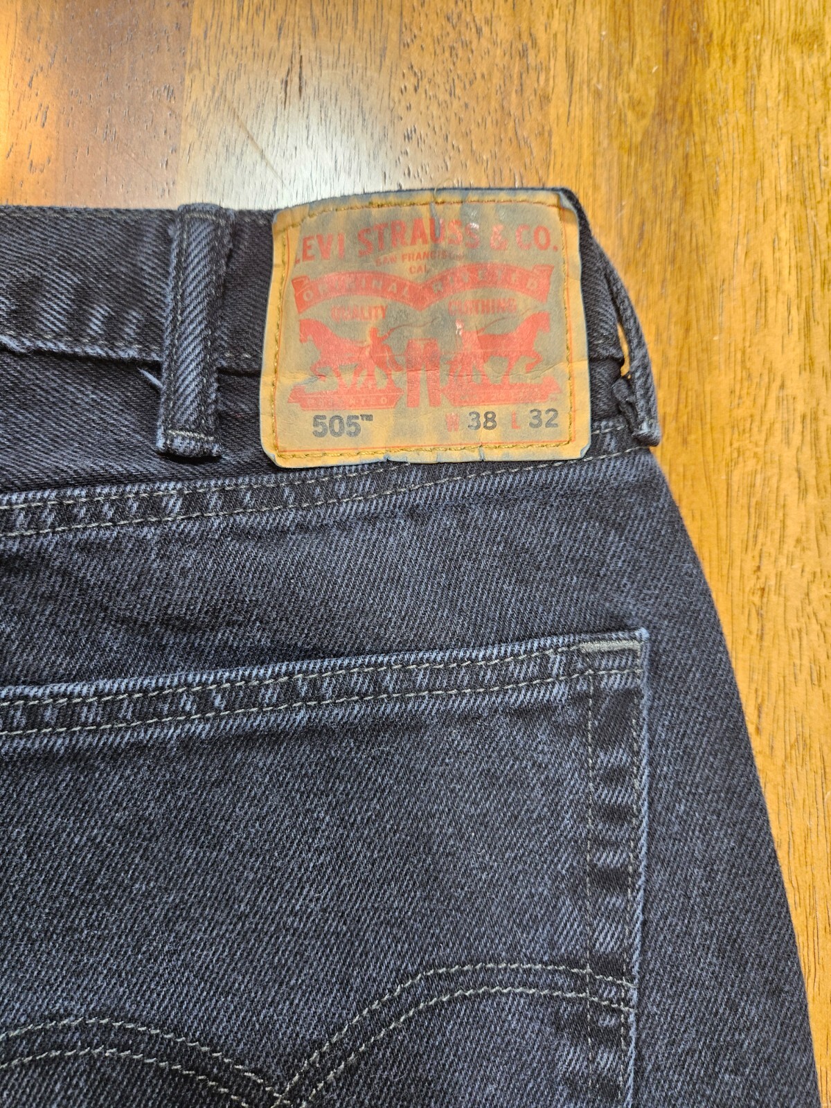 Levi Strauss Denim Jeans 505 Mens Size 38×32 Zipper Button Pockets Dark Wash
